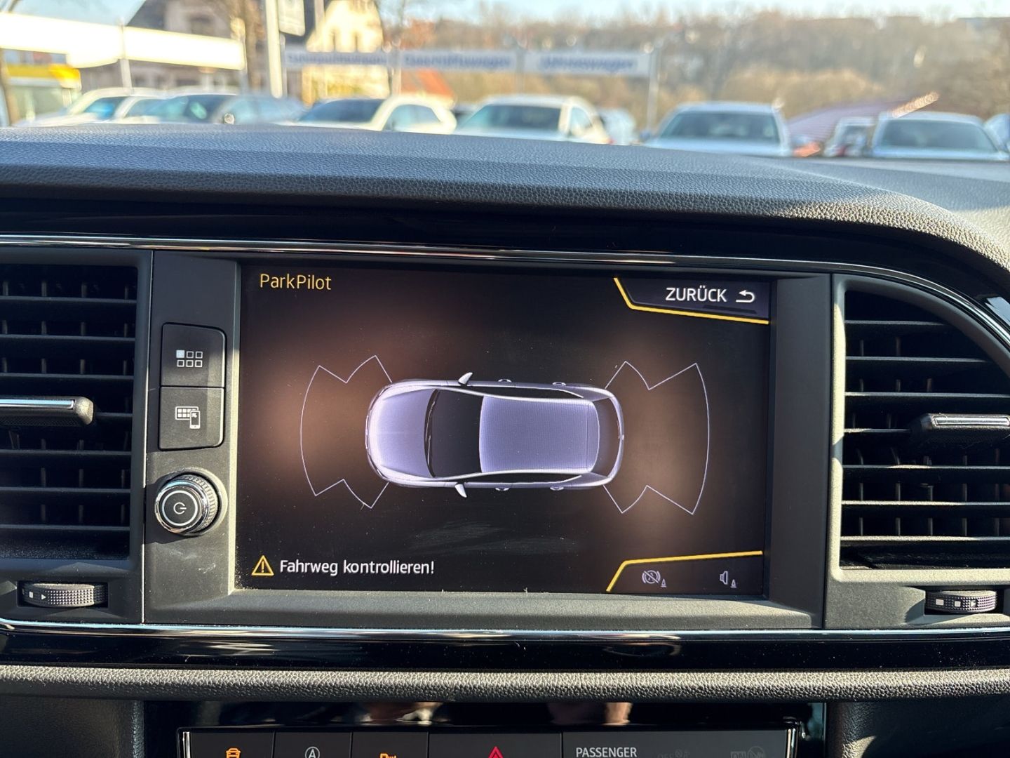 Fahrzeug 15 Fahrzeugabbildung SEAT Leon 1.4 TSI FR LED NAVI SHZ PDC Soundsystem