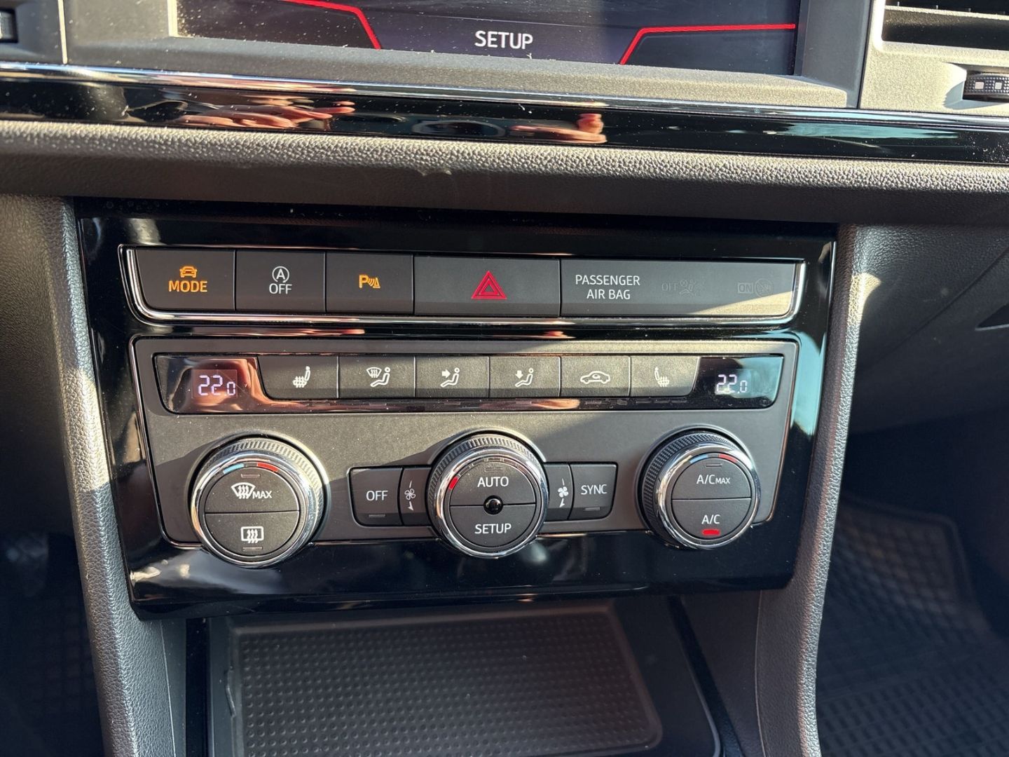 Fahrzeug 17 Fahrzeugabbildung SEAT Leon 1.4 TSI FR LED NAVI SHZ PDC Soundsystem