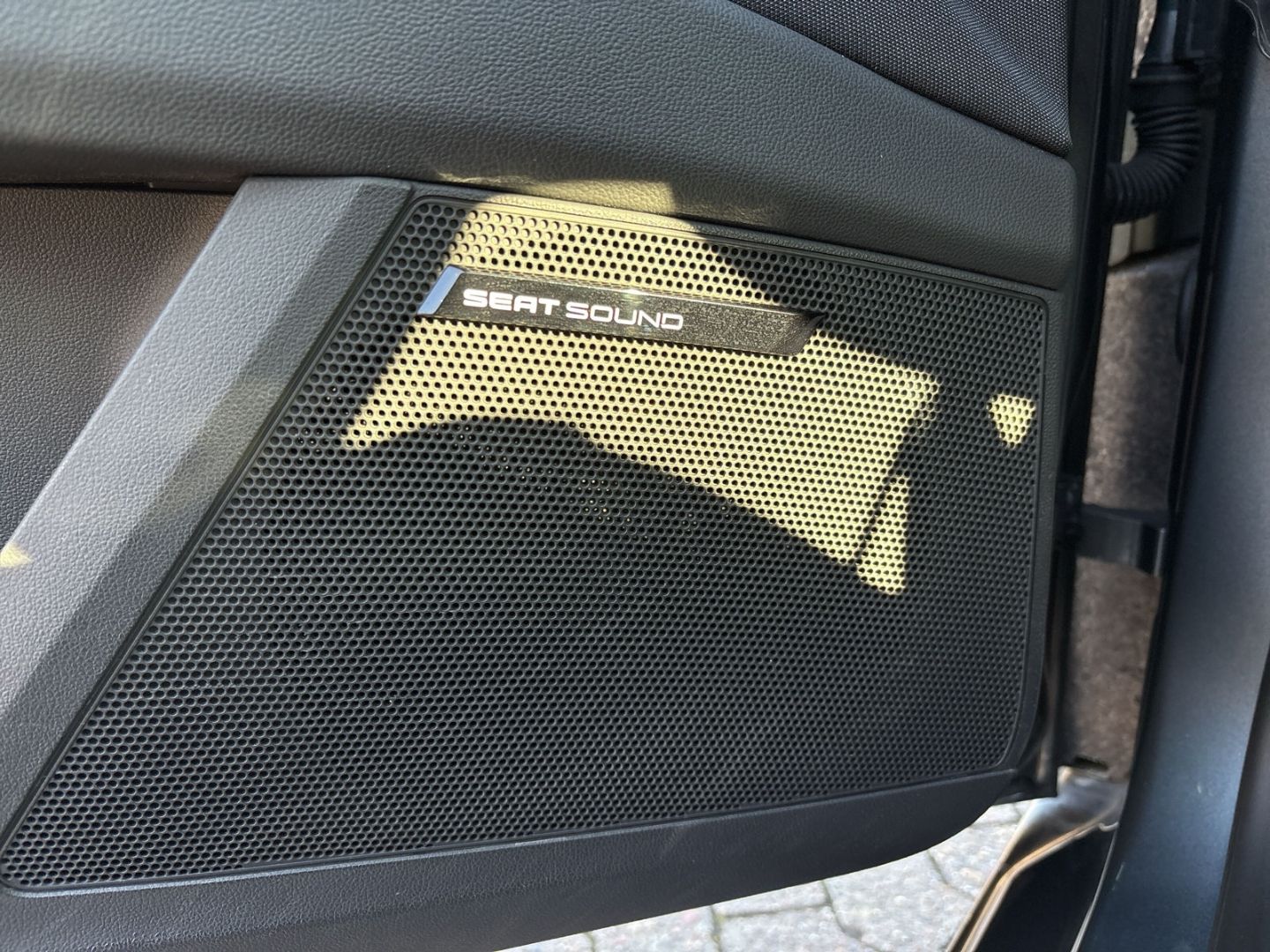 Fahrzeug 19 Fahrzeugabbildung SEAT Leon 1.4 TSI FR LED NAVI SHZ PDC Soundsystem