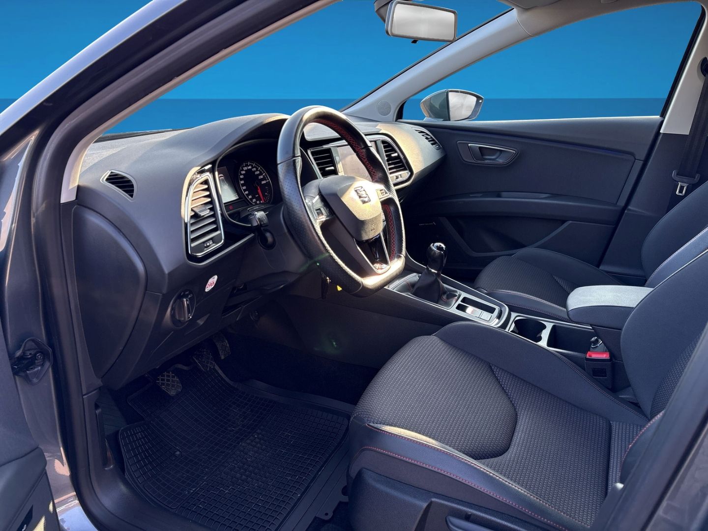 Fahrzeug 10 Fahrzeugabbildung SEAT Leon 1.4 TSI FR LED NAVI SHZ PDC Soundsystem