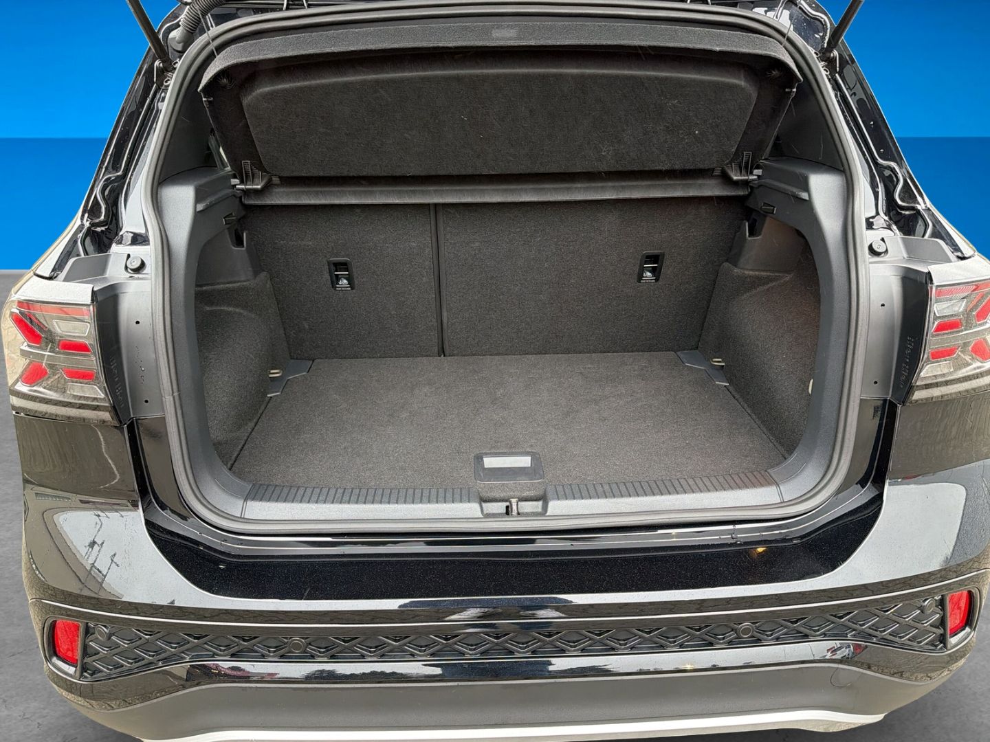 Fahrzeugabbildung Volkswagen T-Cross 1.5 TSI R-Line Rear View AHK Clima