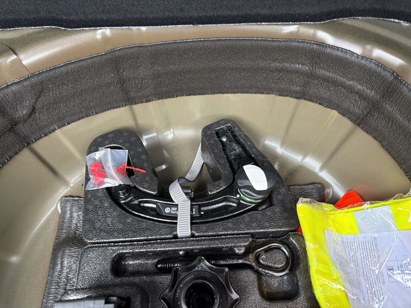 Fahrzeugabbildung Volkswagen T-Cross 1.5 TSI R-Line Rear View AHK Clima