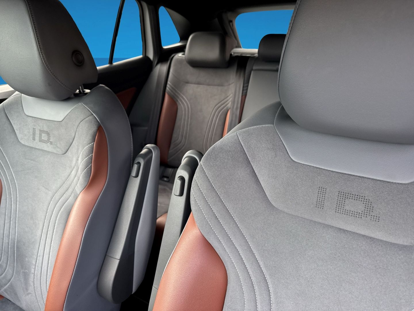 Fahrzeugabbildung Volkswagen ID.4 1st Pro Performance 150 kW Rear View LED