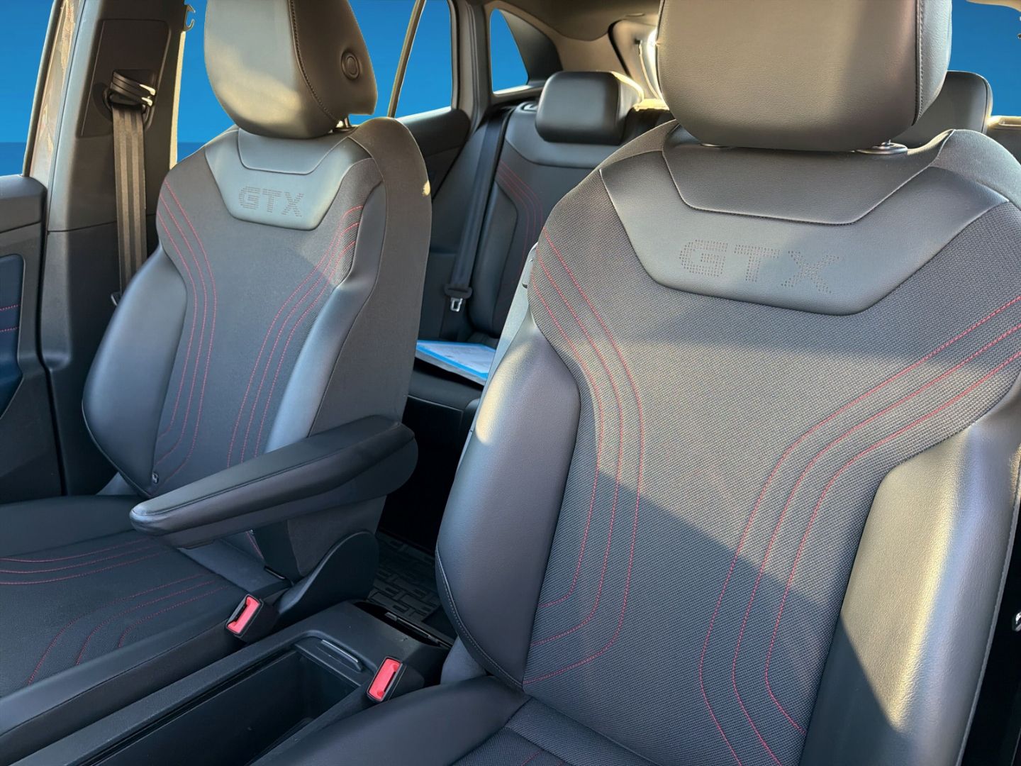 Fahrzeugabbildung Volkswagen ID.4 GTX 4Motion AHK 220 KW