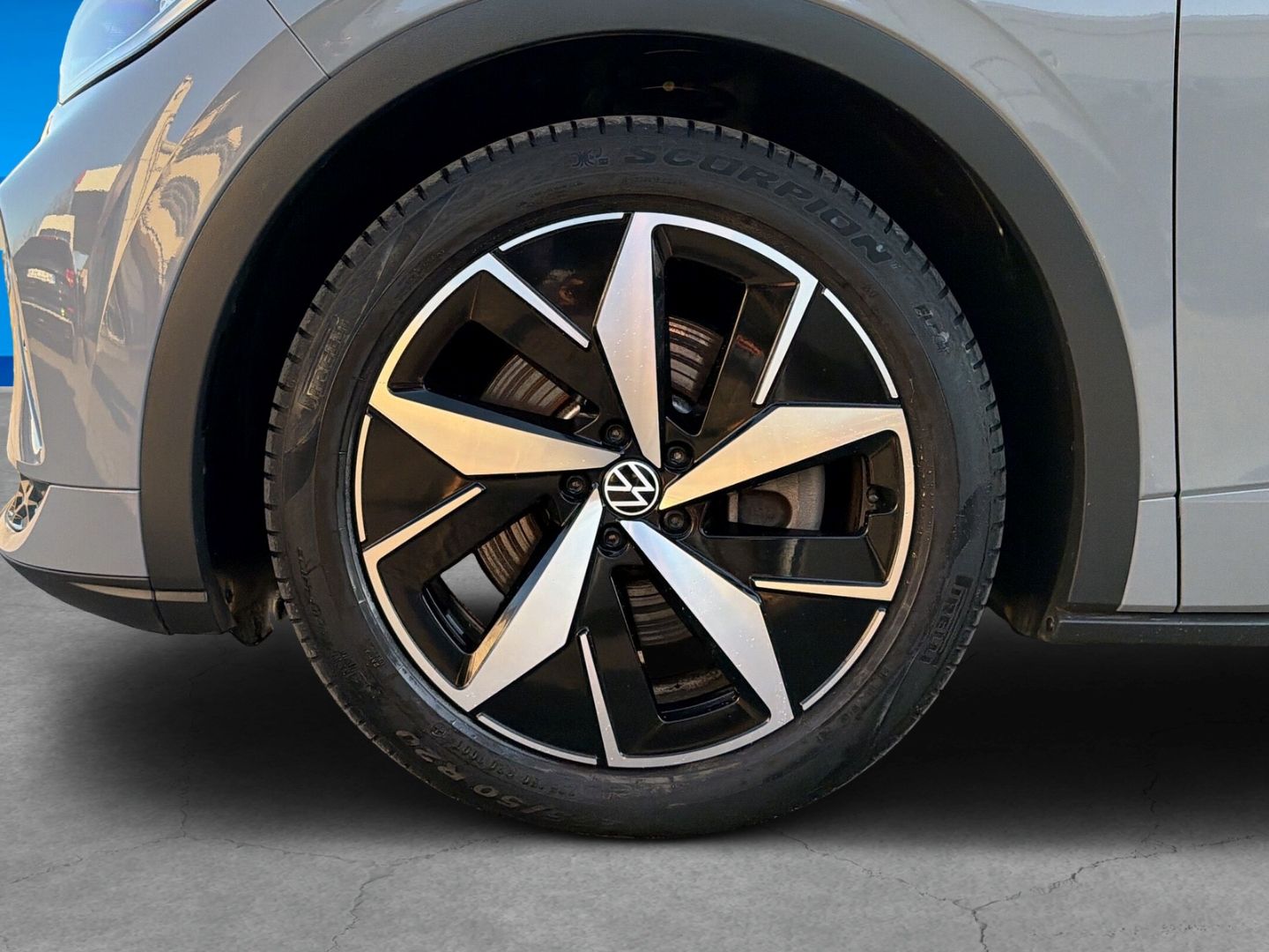 Fahrzeugabbildung Volkswagen ID.4 GTX 4Motion AHK 220 KW