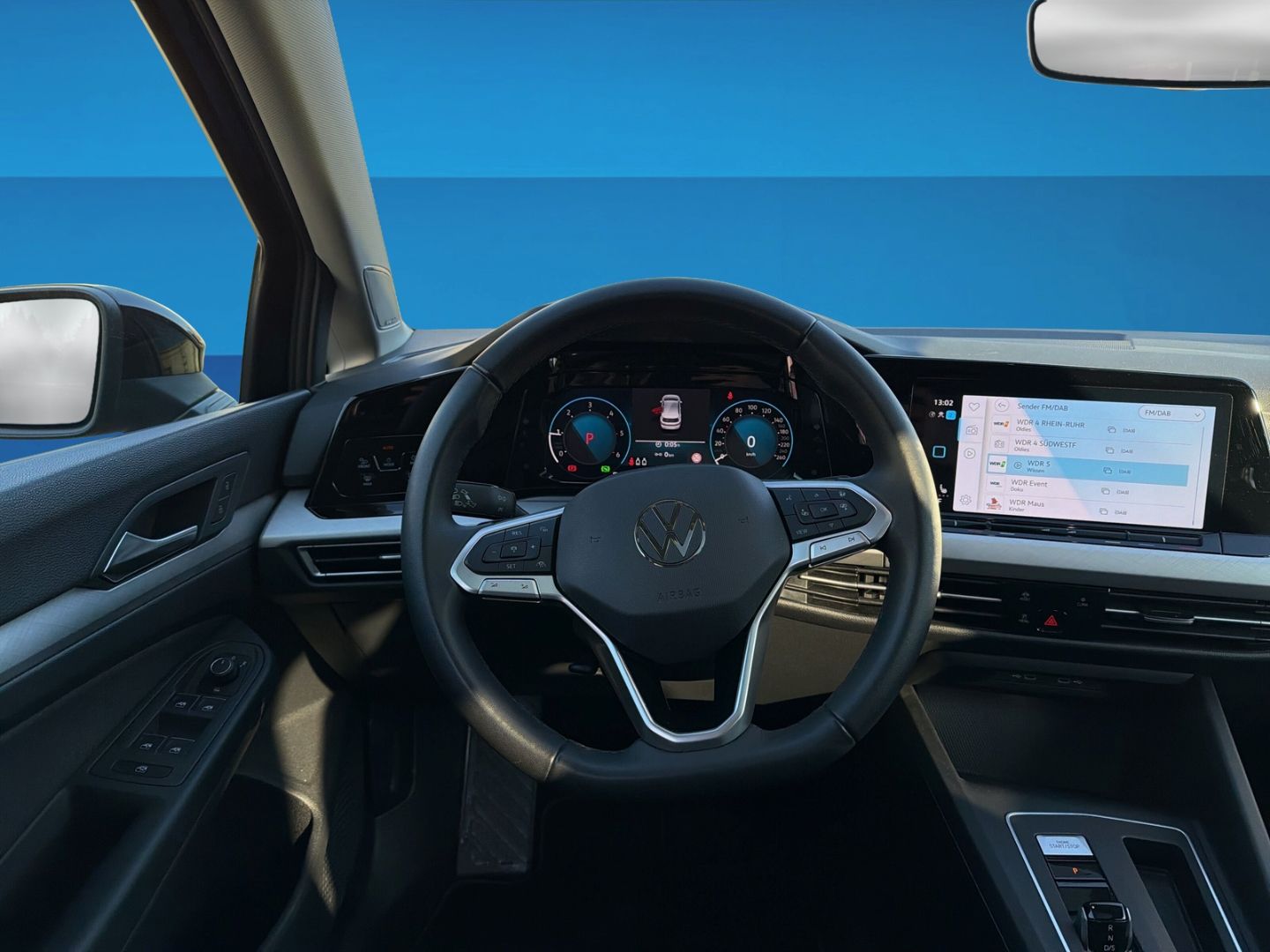 Fahrzeugabbildung Volkswagen Golf 8 2.0 TDI Life Rear View Business Premium