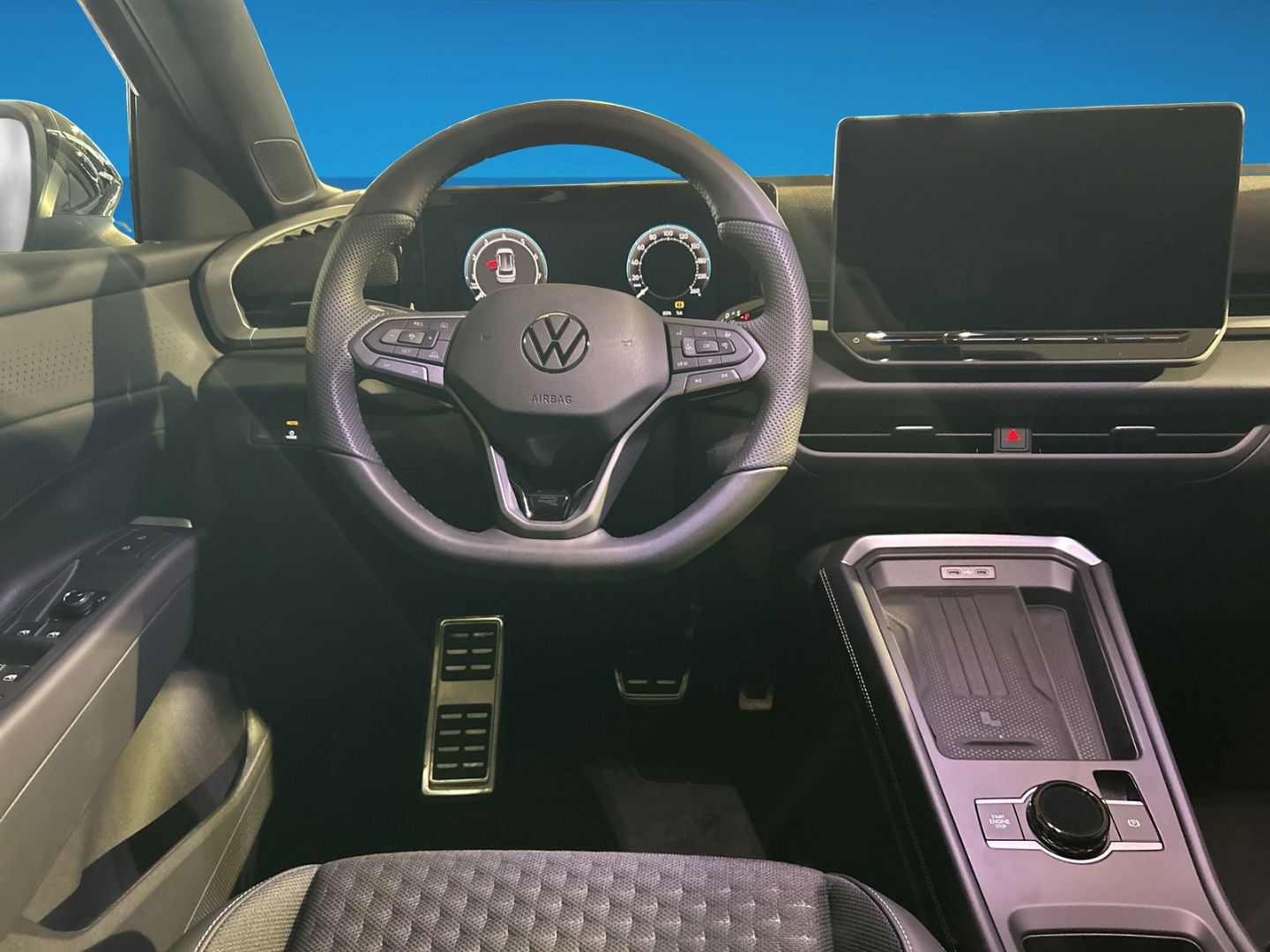 Fahrzeug 11 Fahrzeugabbildung Volkswagen T-Roc R-Line 1.5l eTSI PANO IQ.LIGHT EASY OPEN A