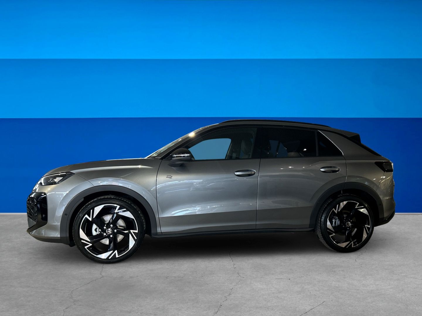 Fahrzeug 3 Fahrzeugabbildung Volkswagen T-Roc R-Line 1.5l eTSI PANO IQ.LIGHT EASY OPEN A