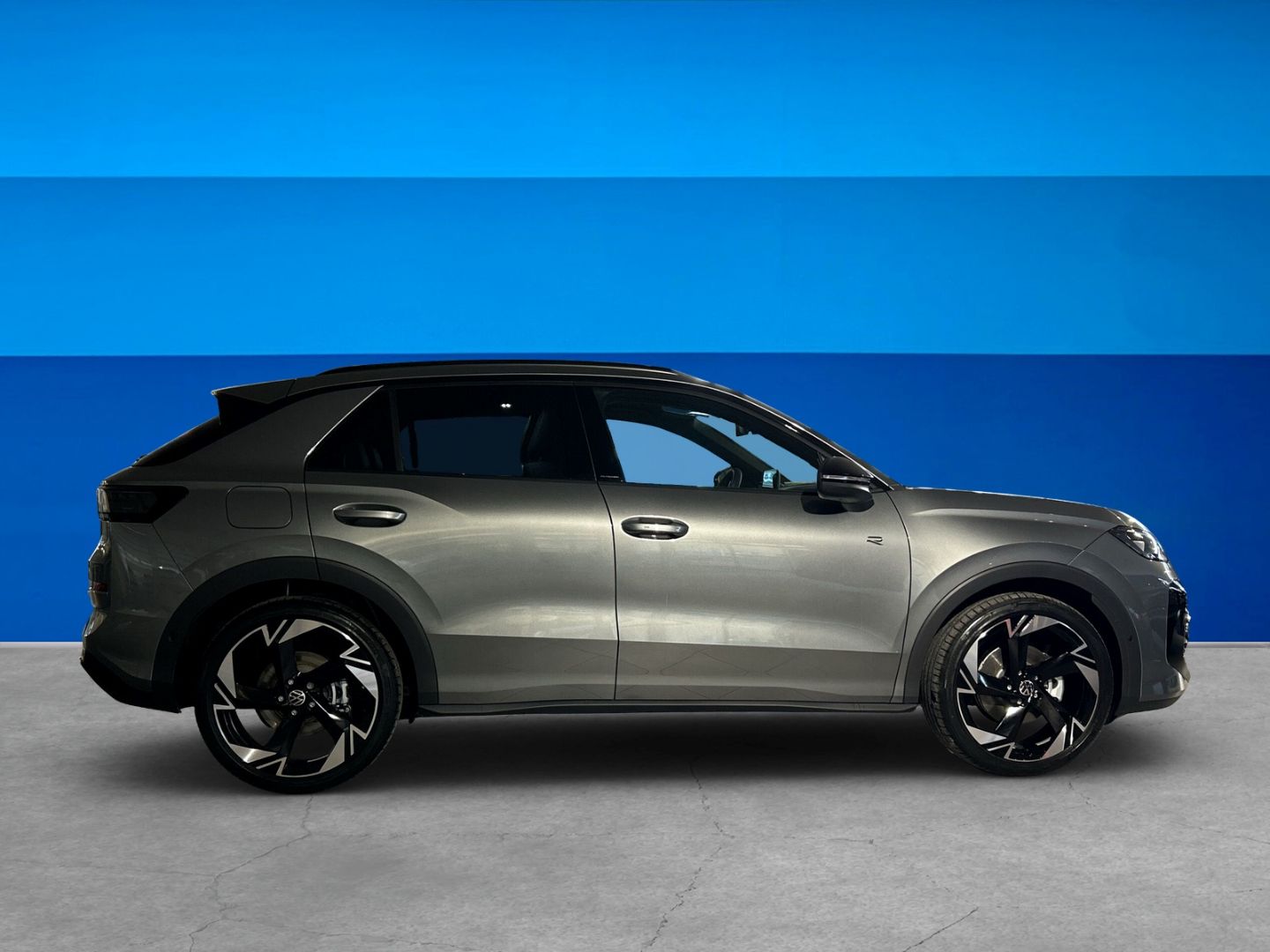 Fahrzeug 4 Fahrzeugabbildung Volkswagen T-Roc R-Line 1.5l eTSI PANO IQ.LIGHT EASY OPEN A