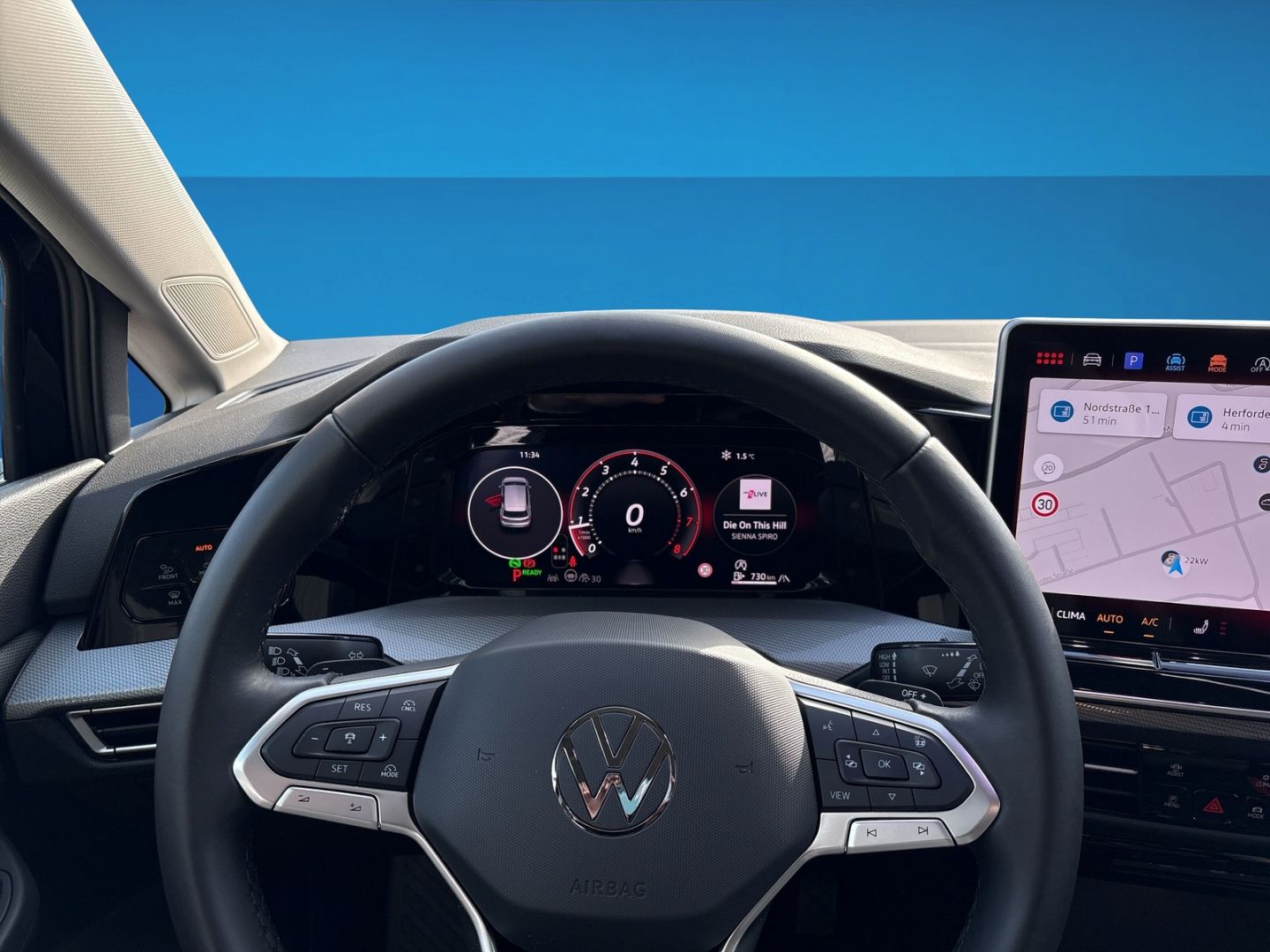 Fahrzeugabbildung Volkswagen Golf VIII 1.5 eTSI 110 kW Style MATRIX HEAD UP S