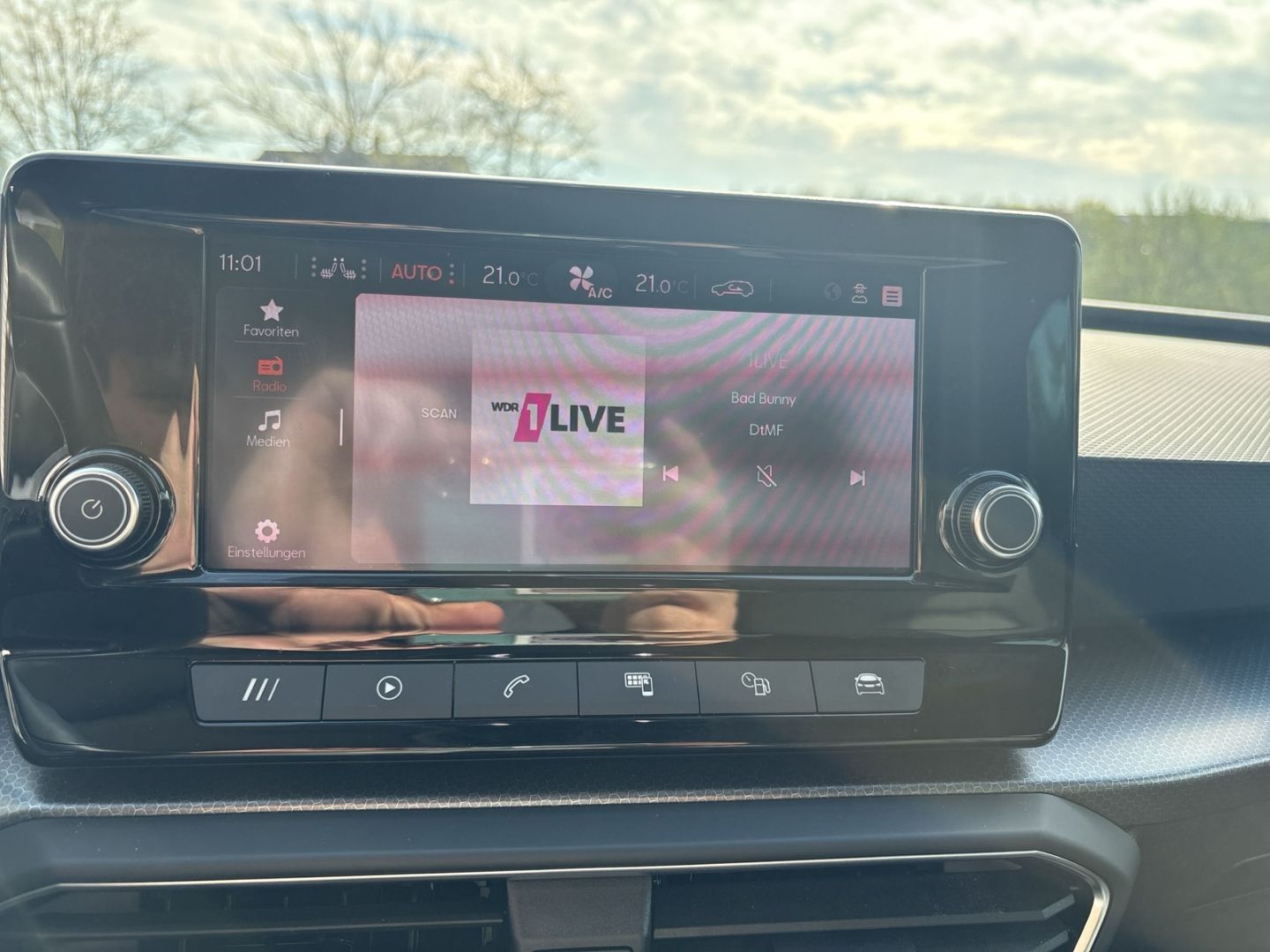 Fahrzeugabbildung SEAT Leon Sportstourer 1.5 eTSI Style App-Connect PDC