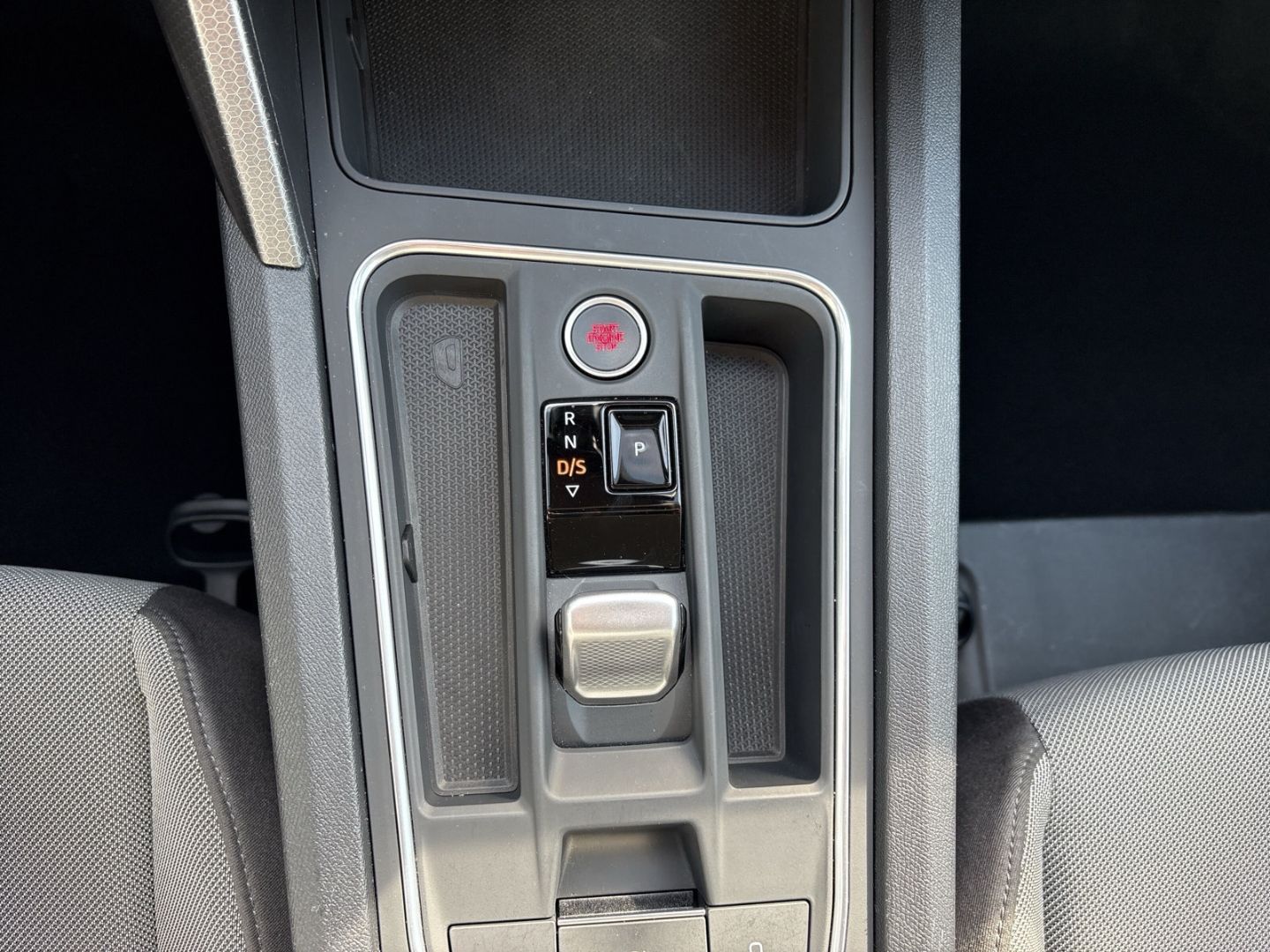 Fahrzeugabbildung SEAT Leon Sportstourer 1.5 eTSI Style App-Connect PDC