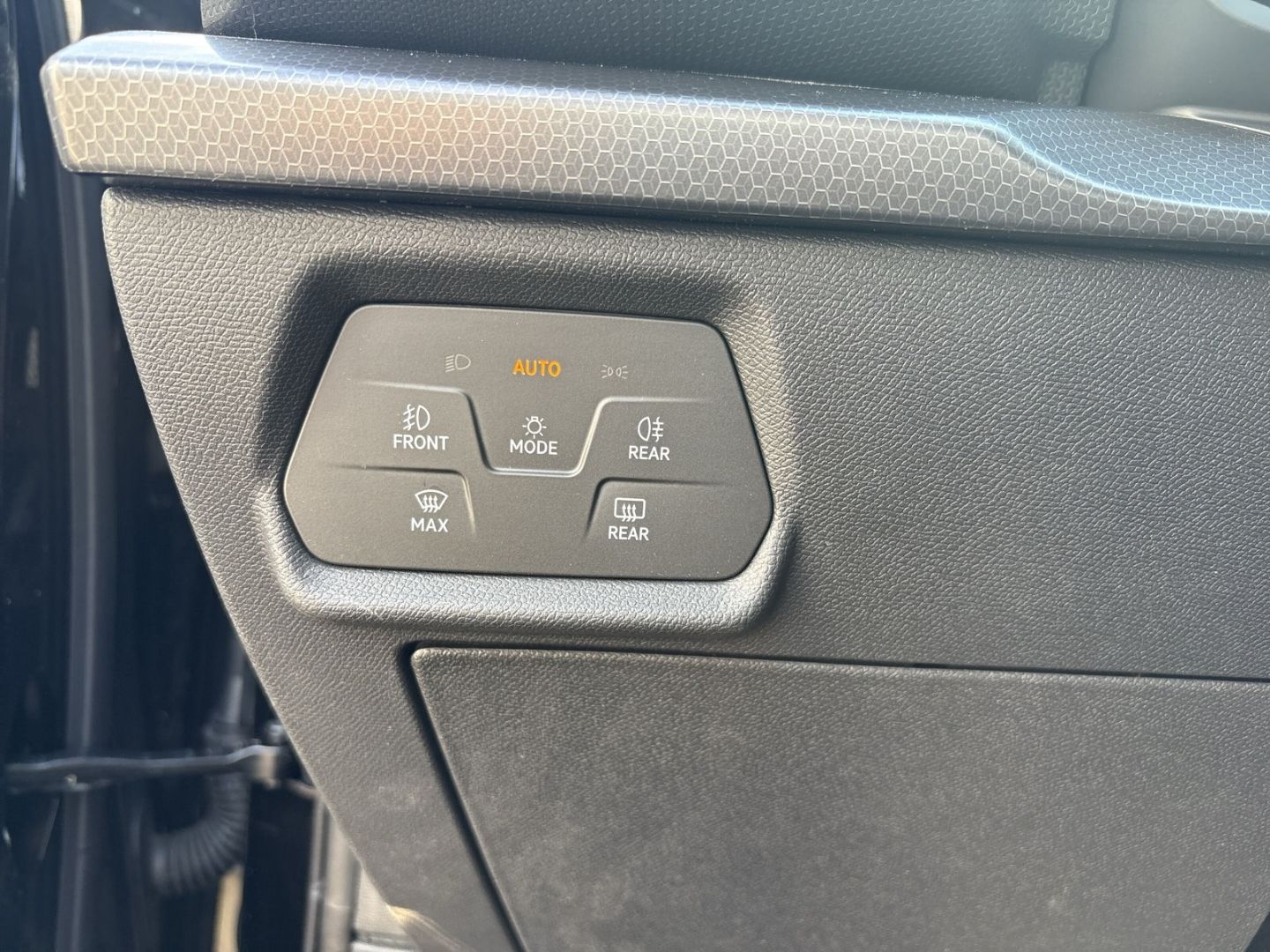 Fahrzeugabbildung SEAT Leon Sportstourer 1.5 eTSI Style App-Connect PDC