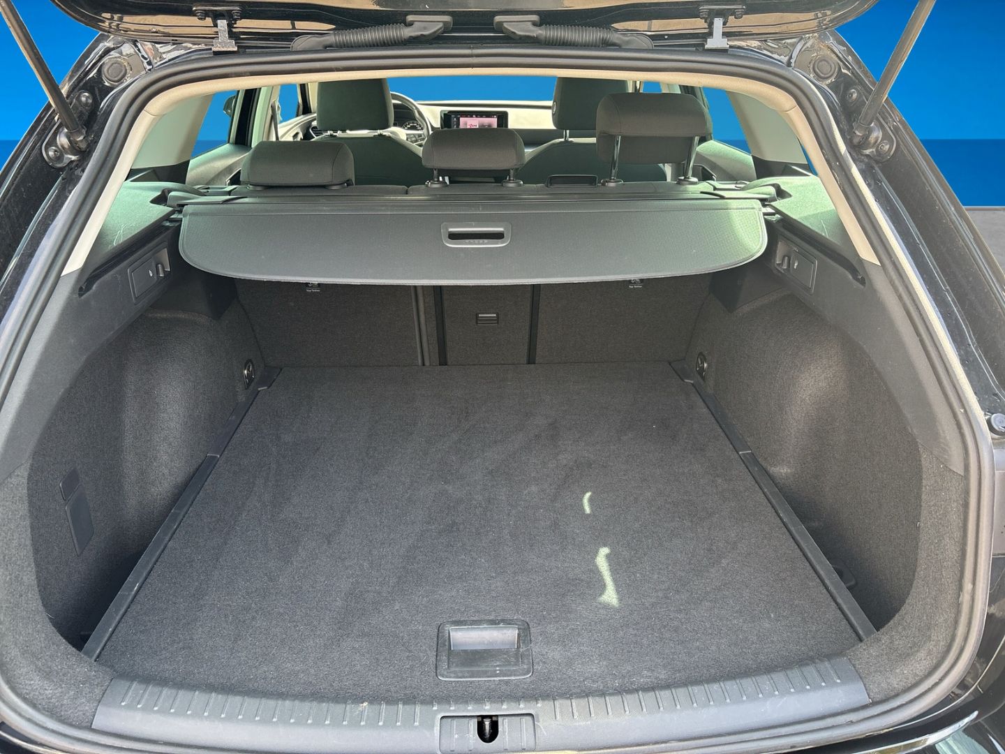 Fahrzeugabbildung SEAT Leon Sportstourer 1.5 eTSI Style App-Connect PDC