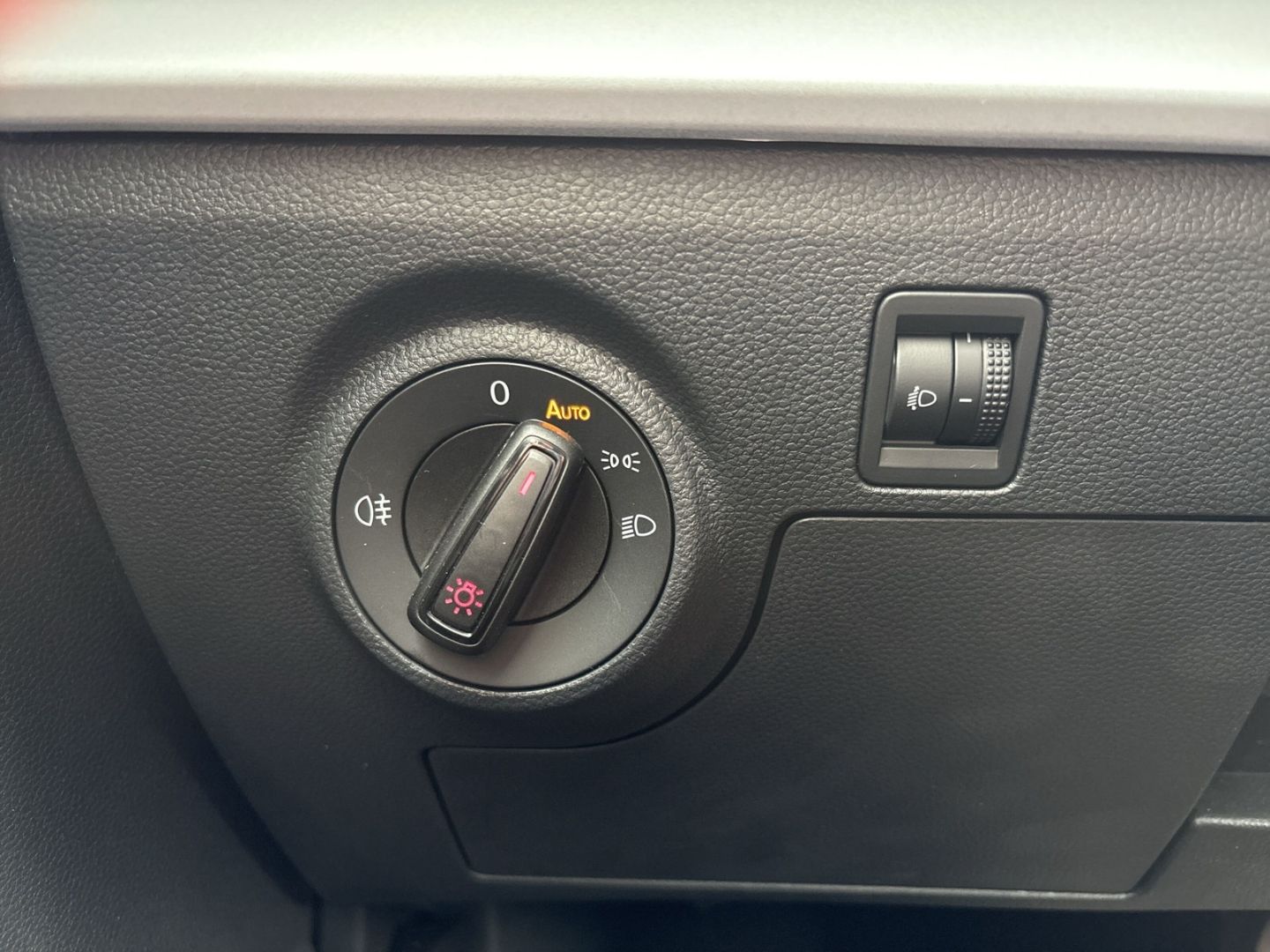 Fahrzeugabbildung SEAT Arona 1.0 TSI Style DSG NAVI SHZ CarPlay Android