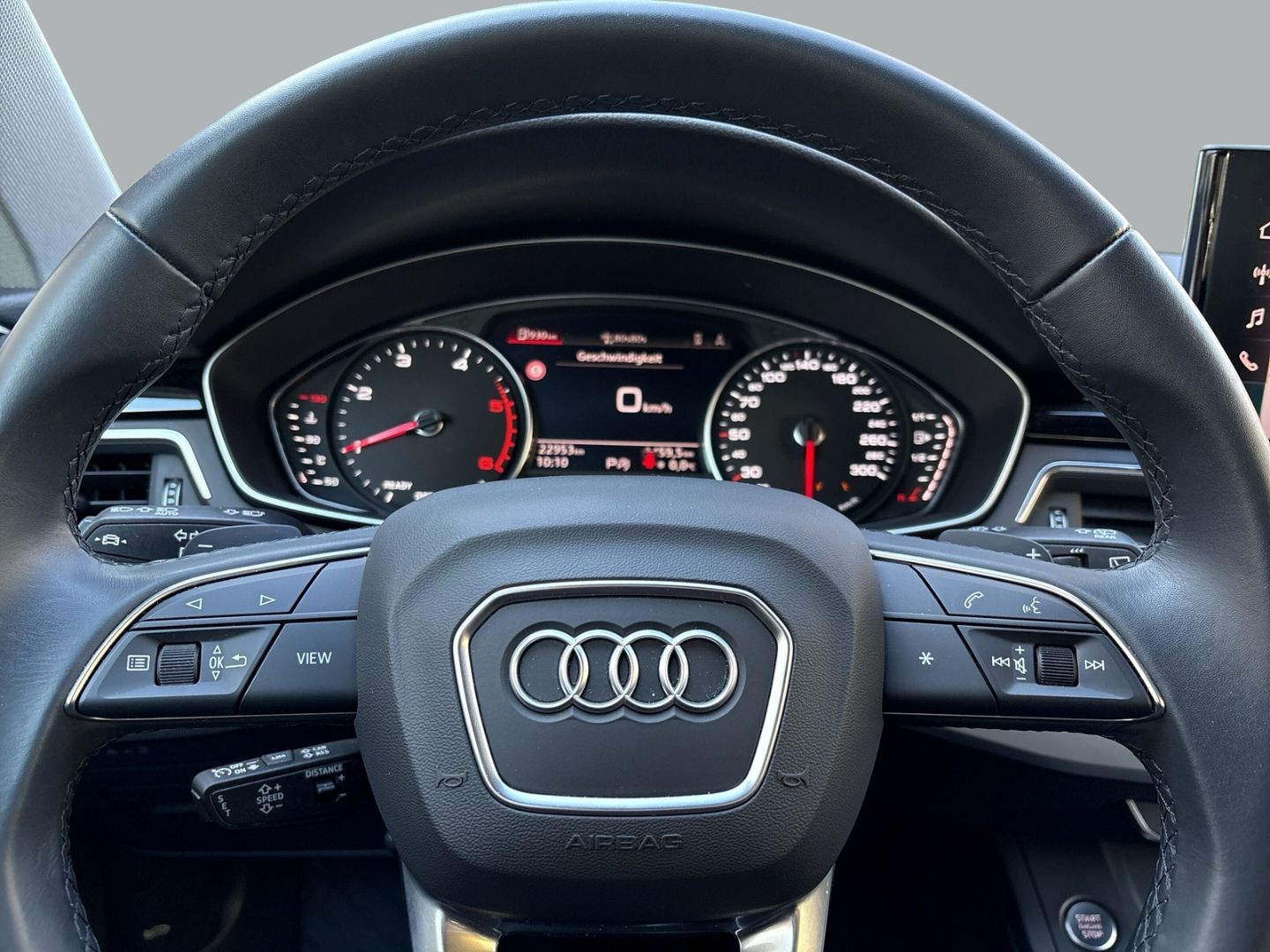 Fahrzeugabbildung Audi A4 Avant 30 TDI Navi SHZ 18 Zoll CarPlay ACC