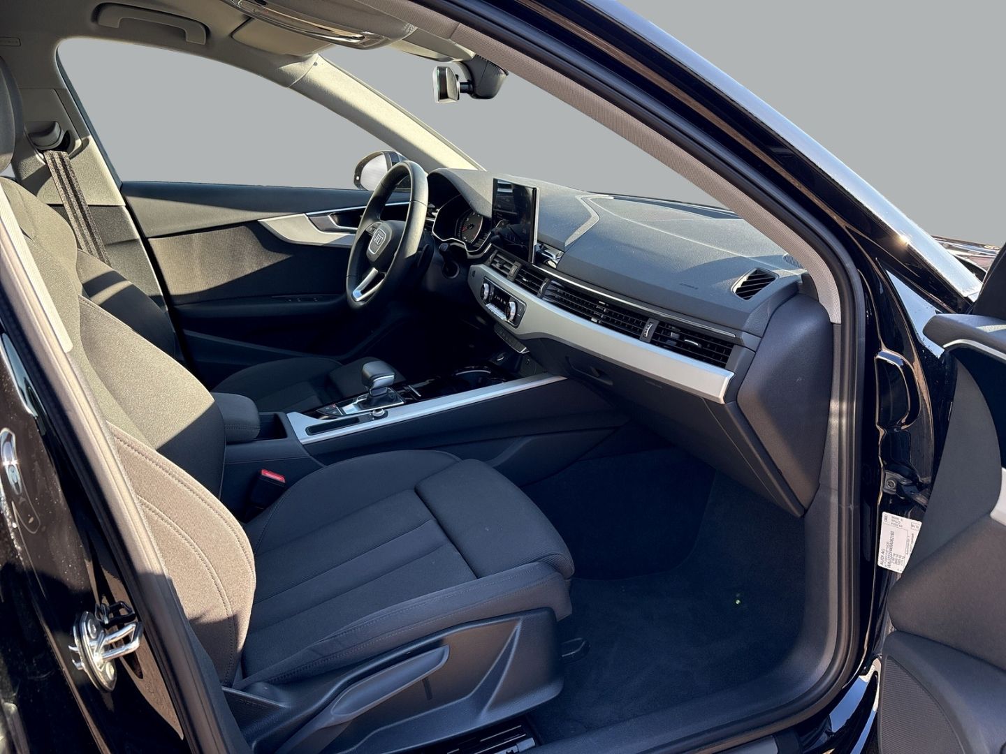 Fahrzeugabbildung Audi A4 Avant 30 TDI Navi SHZ 18 Zoll CarPlay ACC