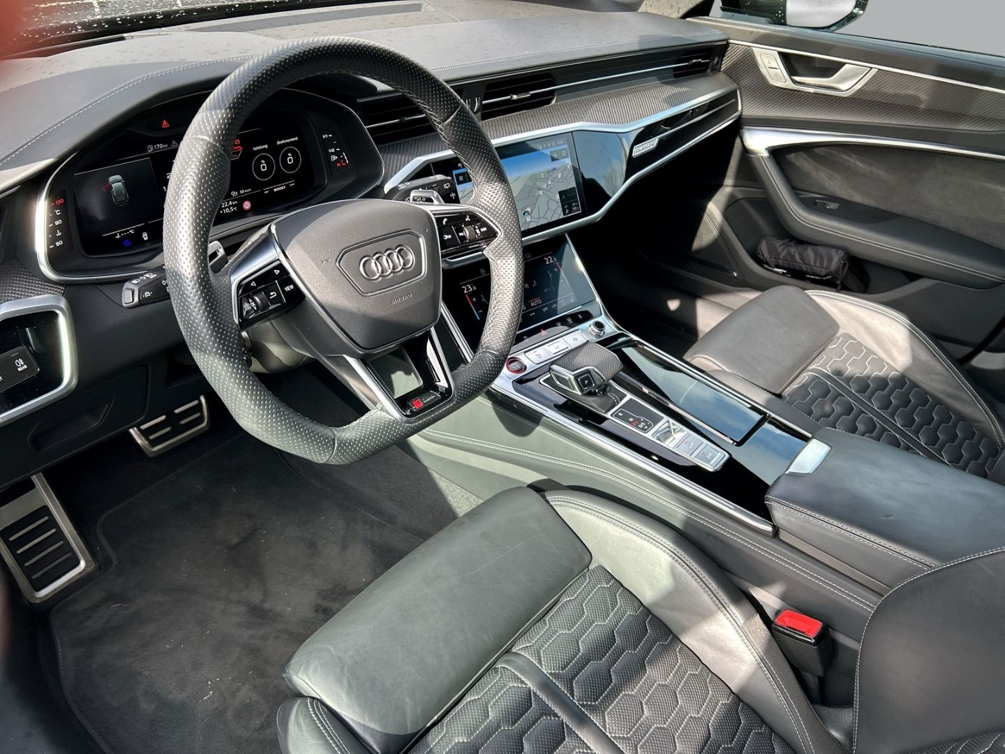 Fahrzeug 13 Fahrzeugabbildung Audi RS6 MATRIX+B&O+PANO+280 km/h +HUD+AHK+360+KAMERA