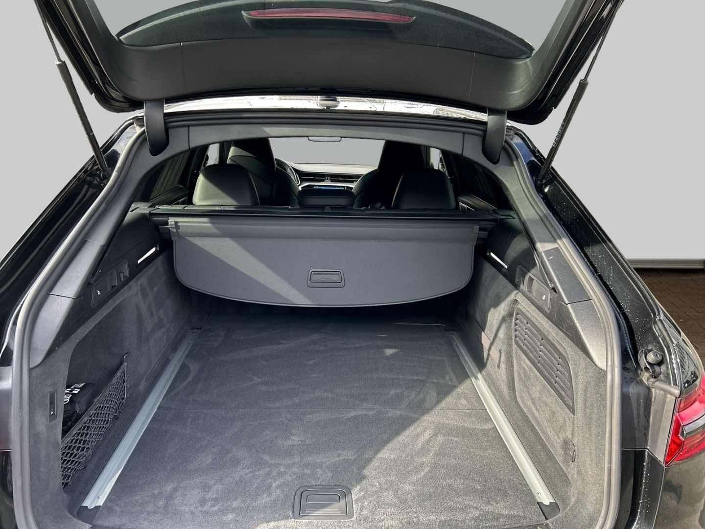Fahrzeug 20 Fahrzeugabbildung Audi RS6 MATRIX+B&O+PANO+280 km/h +HUD+AHK+360+KAMERA