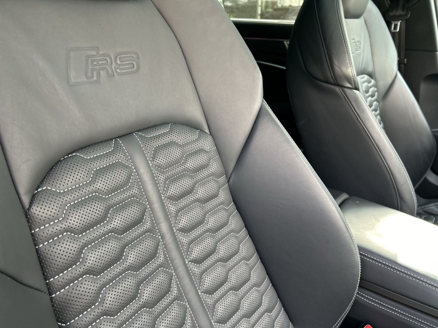 Fahrzeug 22 Fahrzeugabbildung Audi RS6 MATRIX+B&O+PANO+280 km/h +HUD+AHK+360+KAMERA