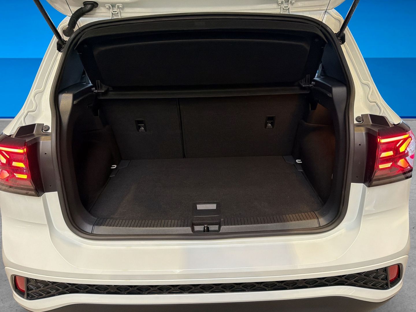 Fahrzeugabbildung Volkswagen T-Cross 1.5 TSI R-Line Rear View AHK Clima