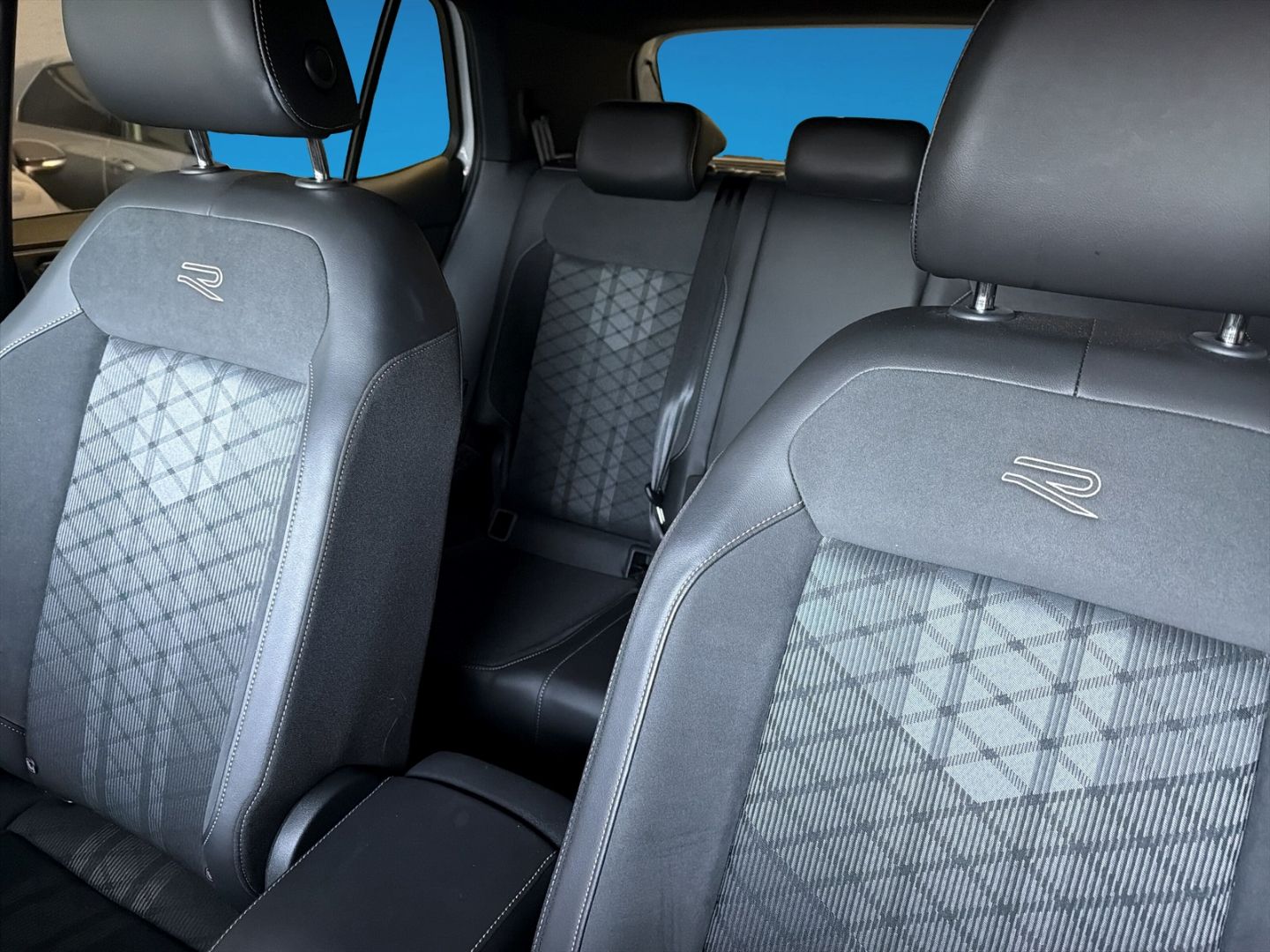 Fahrzeugabbildung Volkswagen T-Cross 1.5 TSI R-Line Rear View AHK Clima