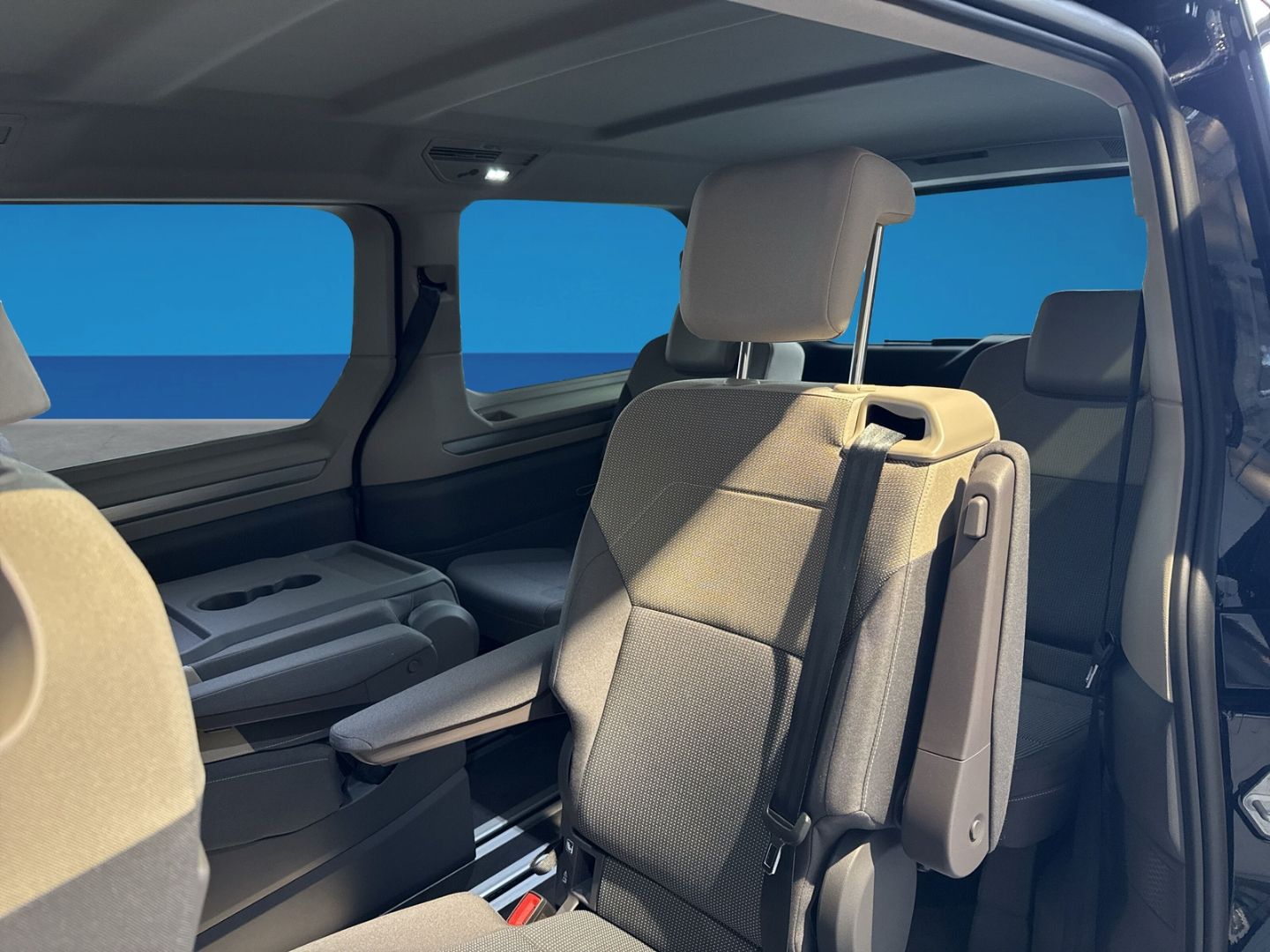 Fahrzeug 13 Fahrzeugabbildung Volkswagen T7 Multivan Life 2,0 l TDI 110 kW 7-Gang DSG LÜ