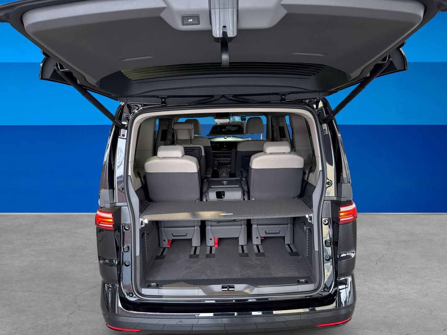 Fahrzeug 9 Fahrzeugabbildung Volkswagen T7 Multivan Life 2,0 l TDI 110 kW 7-Gang DSG LÜ