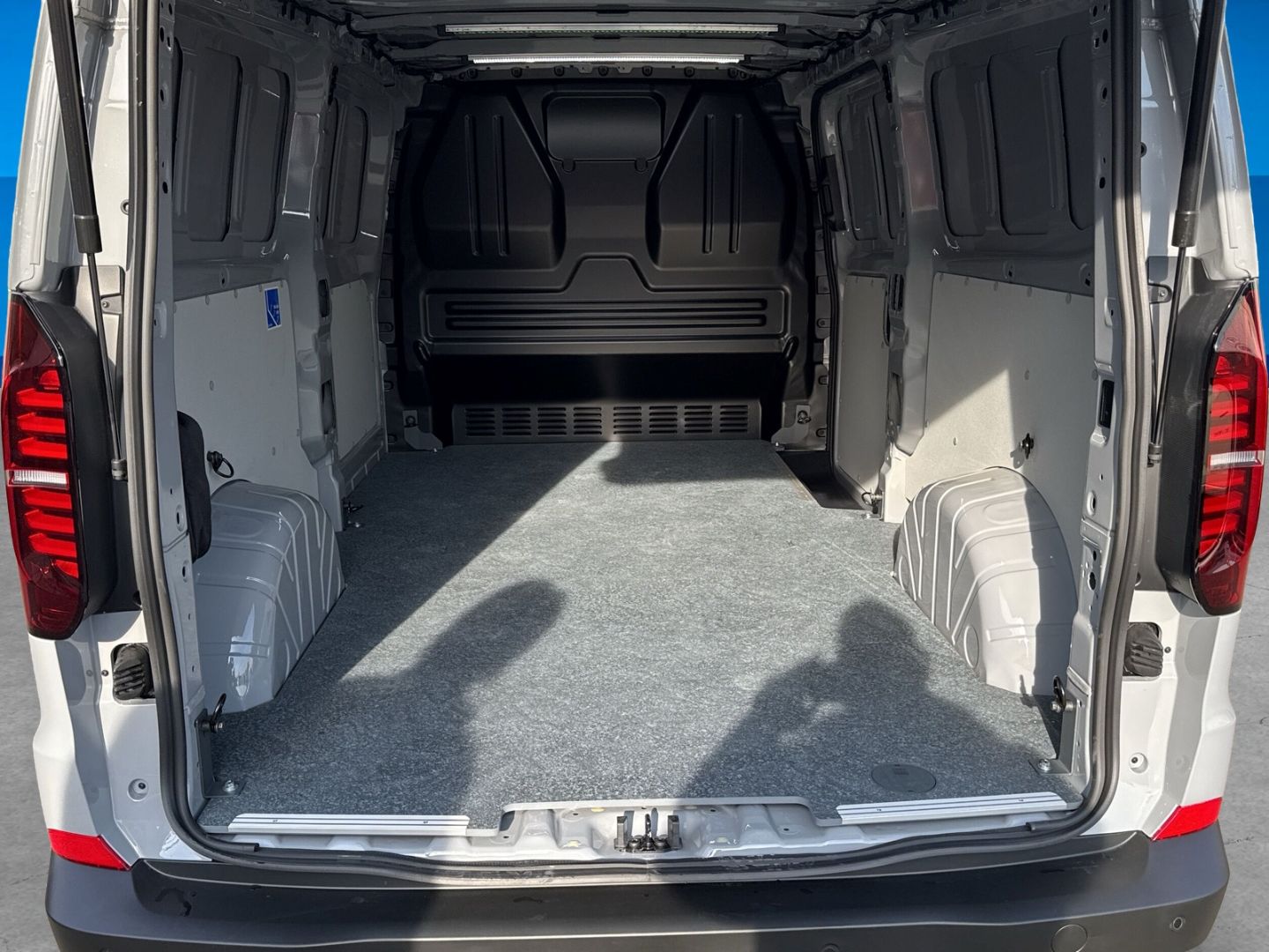 Fahrzeugabbildung Volkswagen e-Transporter Kasten Motor  BEV 100 kW 64 kWh Ge