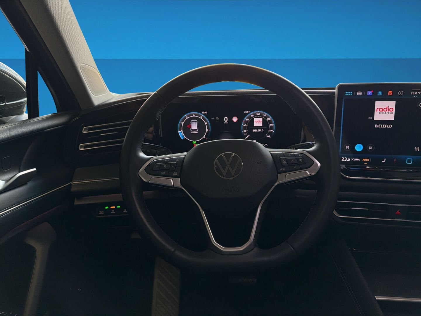 Fahrzeug 13 Fahrzeugabbildung Volkswagen Tiguan 1.5 eTSI Elegance Rear View AHK LED - mit KI generiert/bearbeitet
