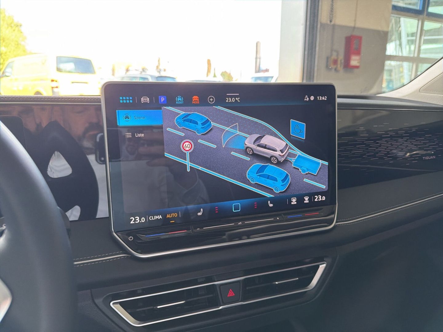Fahrzeug 20 Fahrzeugabbildung Volkswagen Tiguan 1.5 eTSI Elegance Rear View AHK LED - mit KI generiert/bearbeitet