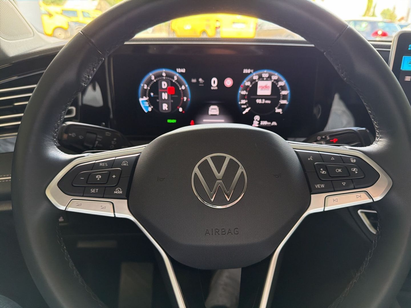 Fahrzeug 21 Fahrzeugabbildung Volkswagen Tiguan 1.5 eTSI Elegance Rear View AHK LED - mit KI generiert/bearbeitet