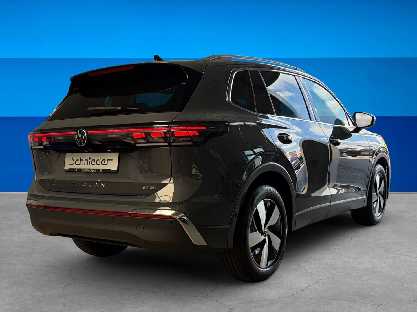 Fahrzeug 7 Fahrzeugabbildung Volkswagen Tiguan 1.5 eTSI Elegance Rear View AHK LED - mit KI generiert/bearbeitet