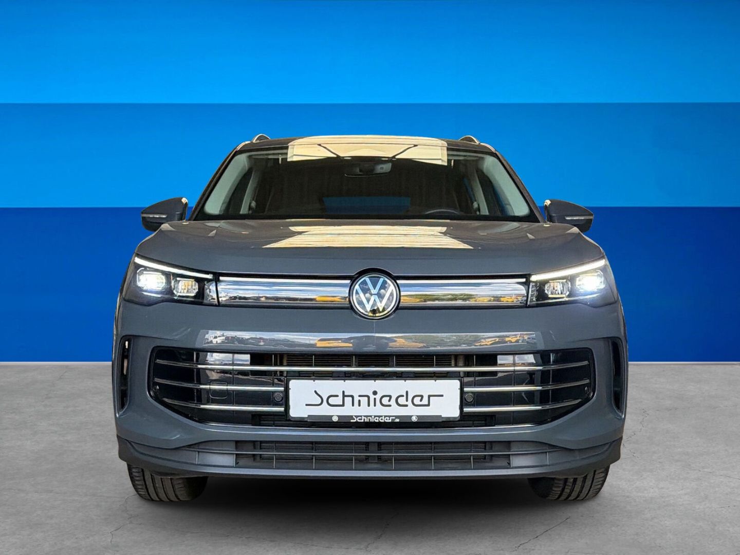 Fahrzeug 8 Fahrzeugabbildung Volkswagen Tiguan 1.5 eTSI Elegance Rear View AHK LED - mit KI generiert/bearbeitet