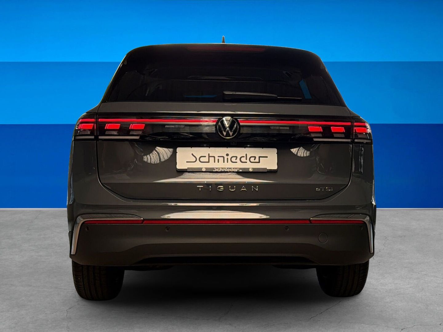 Fahrzeug 9 Fahrzeugabbildung Volkswagen Tiguan 1.5 eTSI Elegance Rear View AHK LED - mit KI generiert/bearbeitet