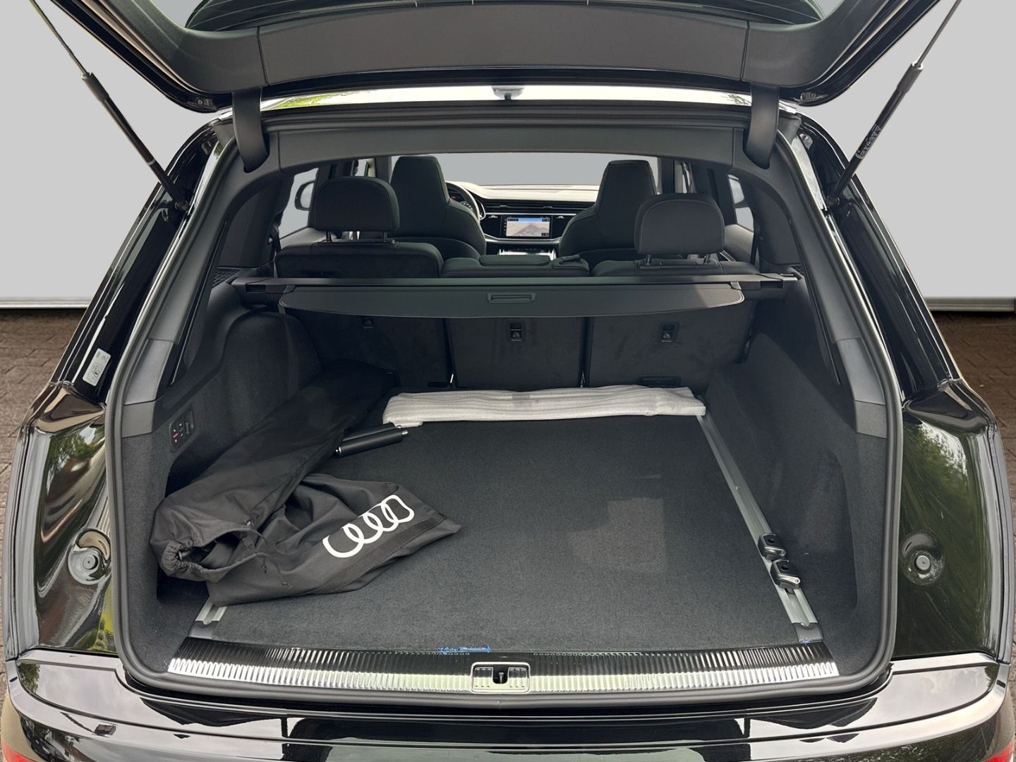 Fahrzeugabbildung Audi Q7 55 TFSI e quattro S-line+AHK+HUD+PANO+B&O+KAM