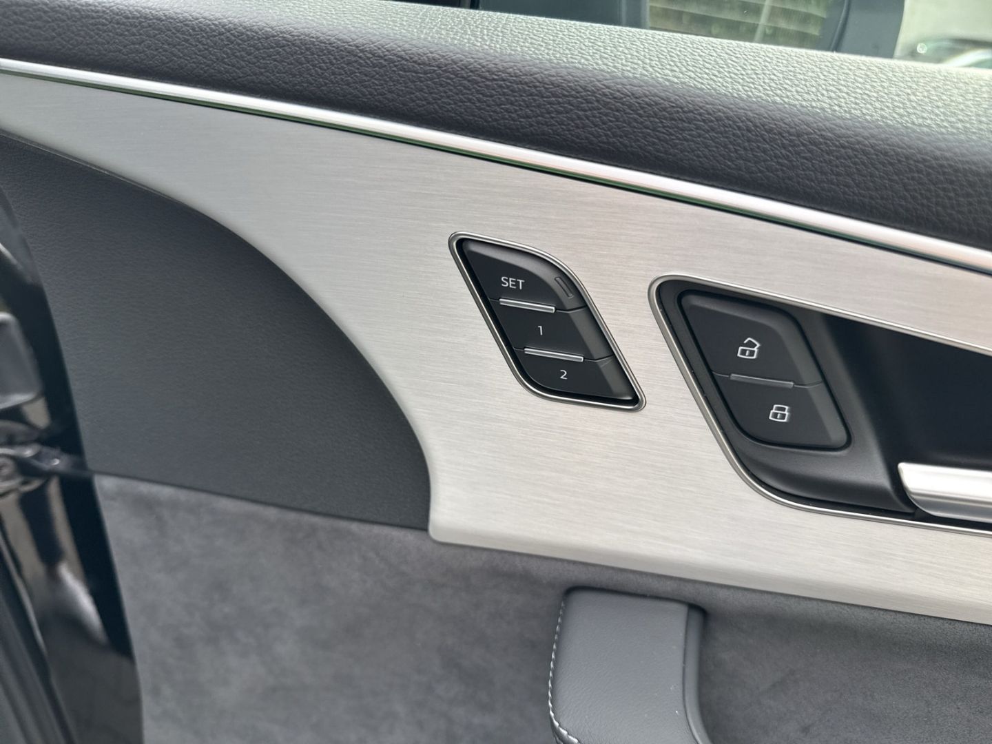 Fahrzeugabbildung Audi Q7 55 TFSI e quattro S-line+AHK+HUD+PANO+B&O+KAM