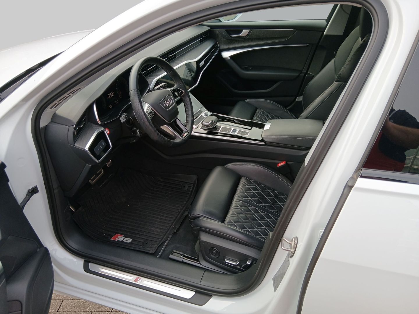 Fahrzeugabbildung Audi S6 Avant 3.0 TDI NAVI+LEDER+MATRIX-LED+KAMERA