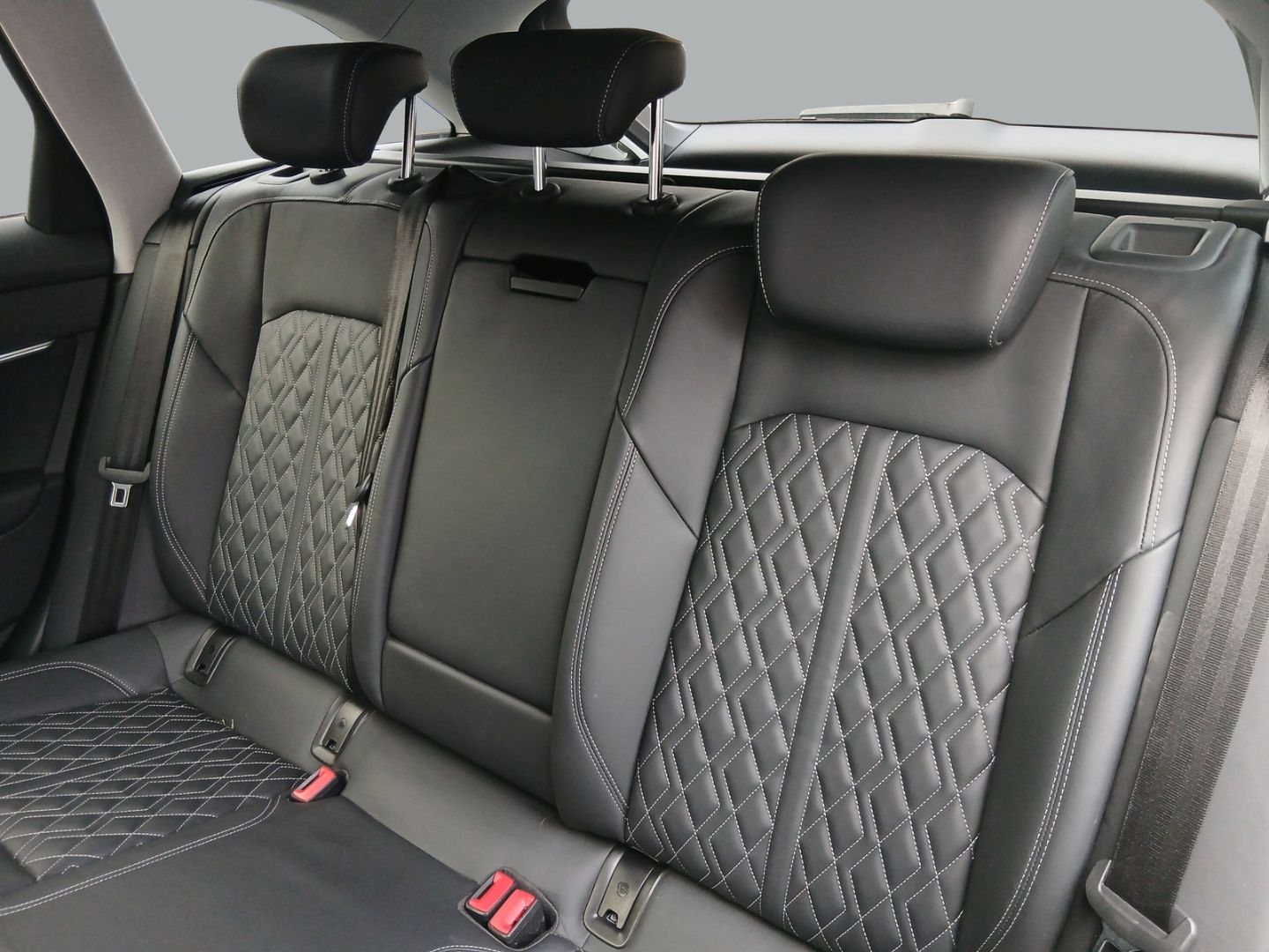 Fahrzeugabbildung Audi S6 Avant 3.0 TDI NAVI+LEDER+MATRIX-LED+KAMERA