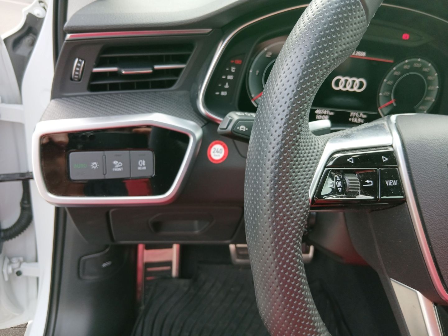Fahrzeugabbildung Audi S6 Avant 3.0 TDI NAVI+LEDER+MATRIX-LED+KAMERA