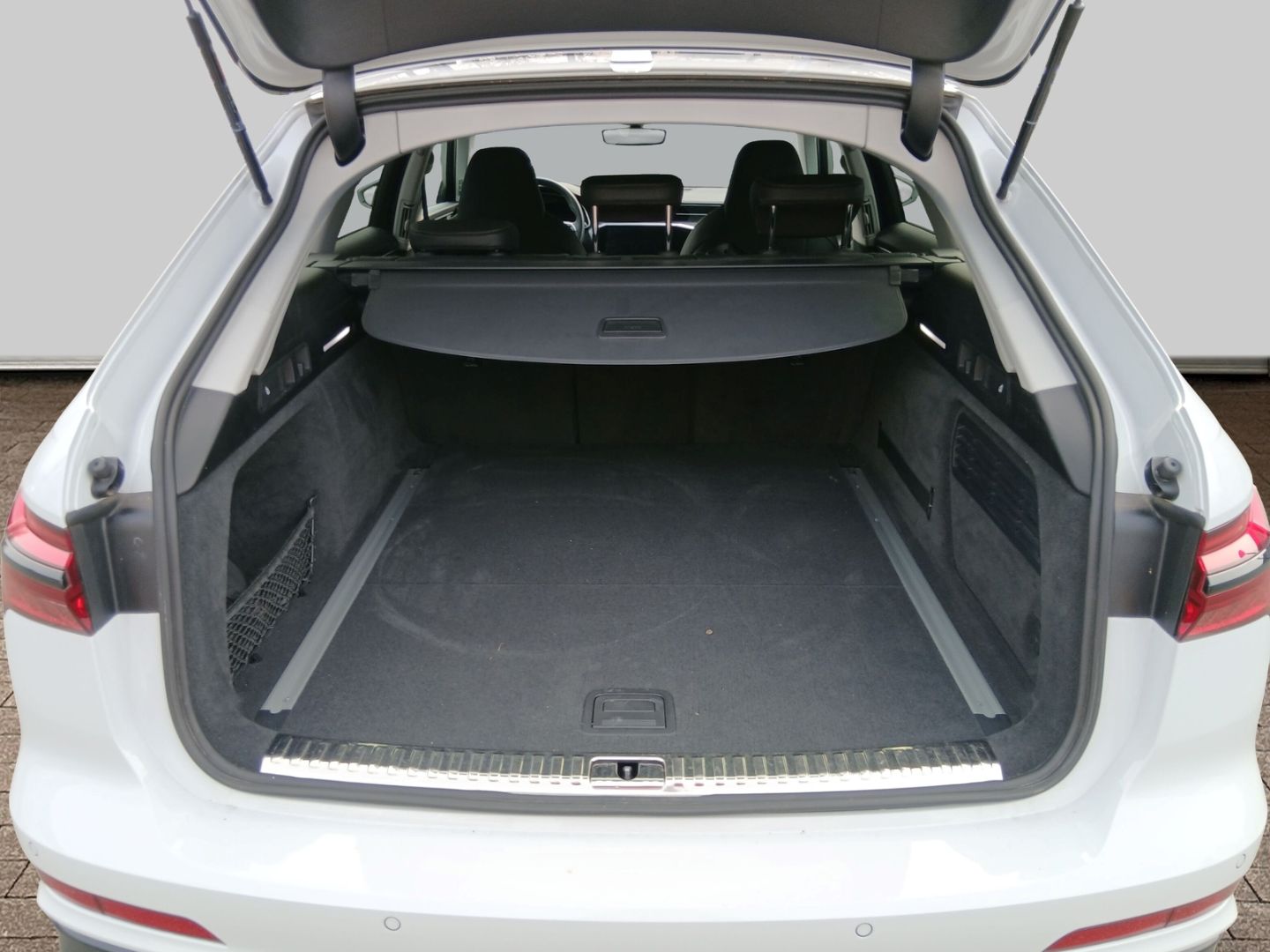 Fahrzeugabbildung Audi S6 Avant 3.0 TDI NAVI+LEDER+MATRIX-LED+KAMERA