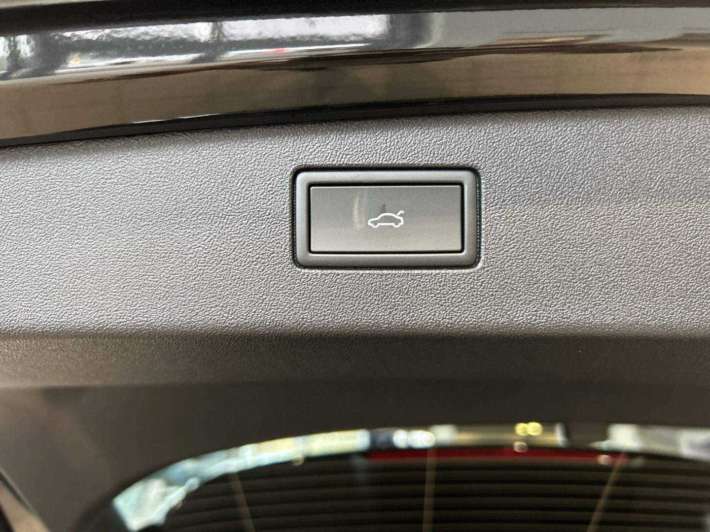 Fahrzeugabbildung Volkswagen Tiguan 1.5 Elegance 1,5l eTSI IQ.LIGHT IQ.DRIVE