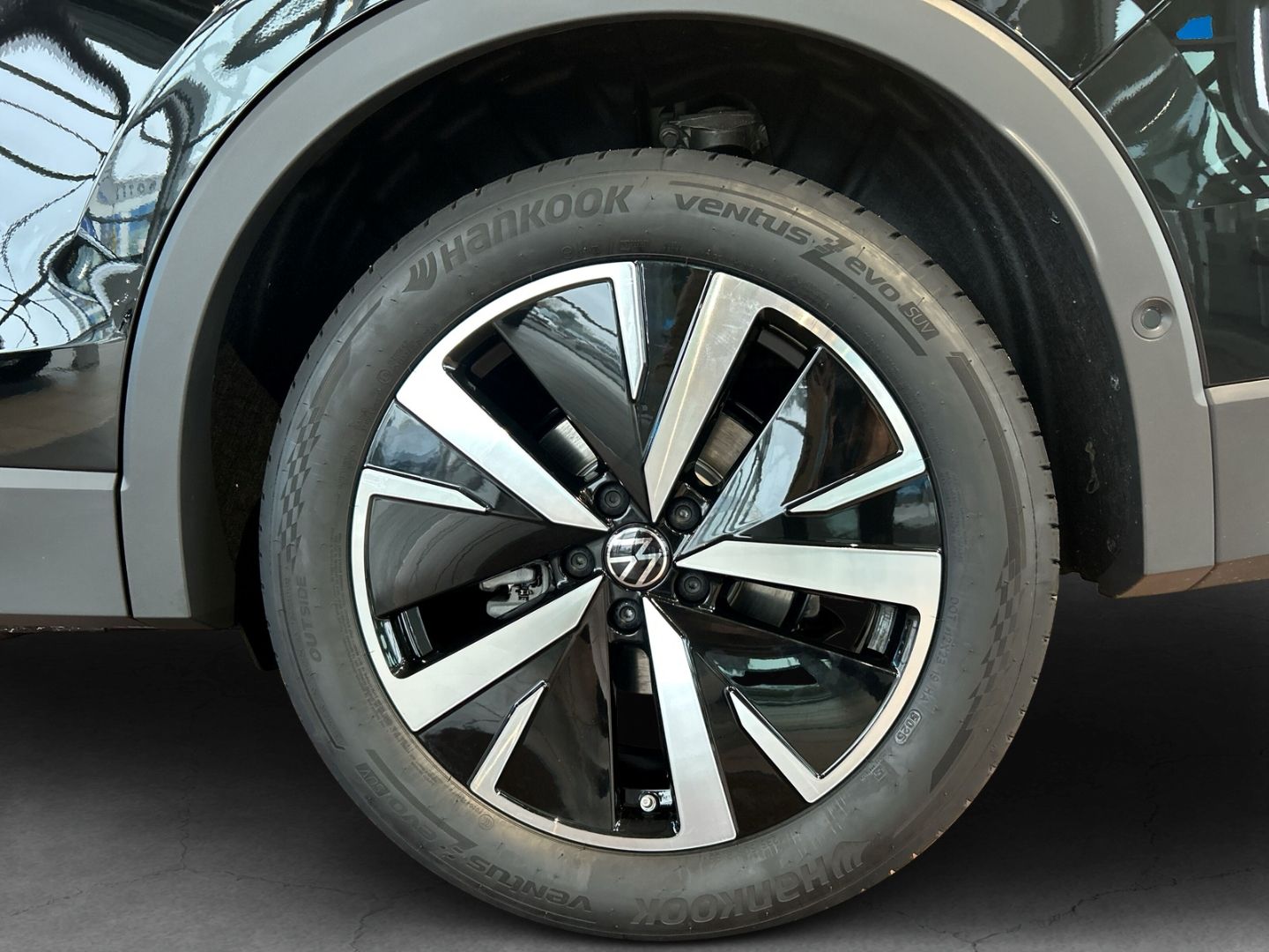 Fahrzeugabbildung Volkswagen Tiguan 1.5 Elegance 1,5l eTSI IQ.LIGHT IQ.DRIVE