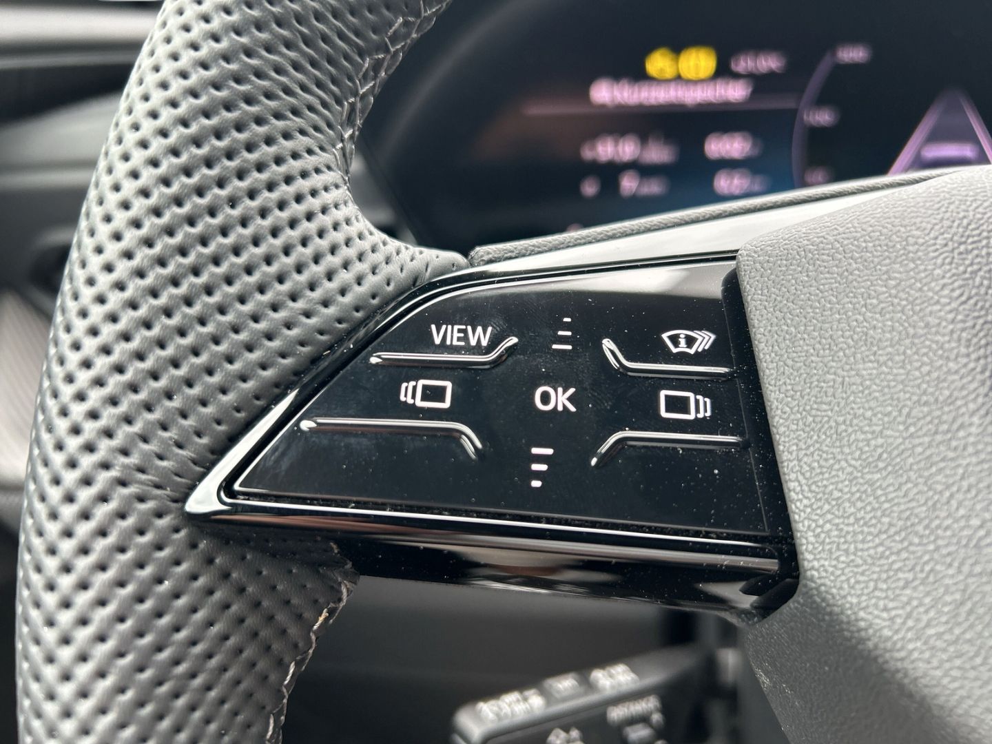 Fahrzeugabbildung Audi Q5 SUV EDITION 2,0TDI LED+LUFT+AHK+HUD+PARK-LENK