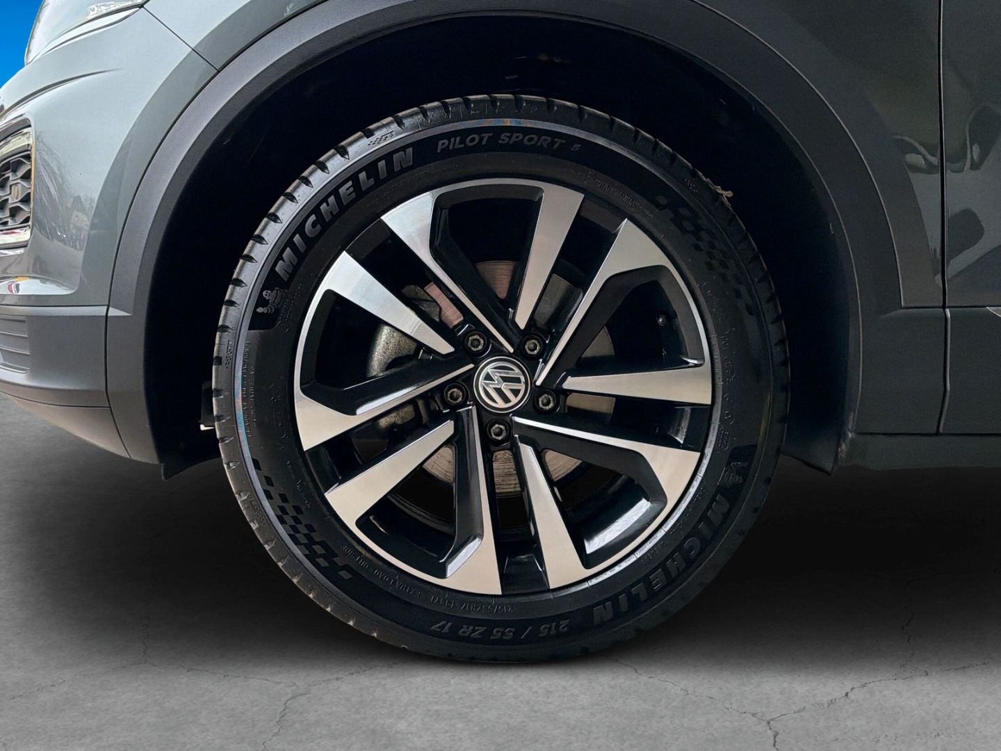 Fahrzeugabbildung Volkswagen T-Roc 1.5 TSI ACT United Rear View Navi Clima