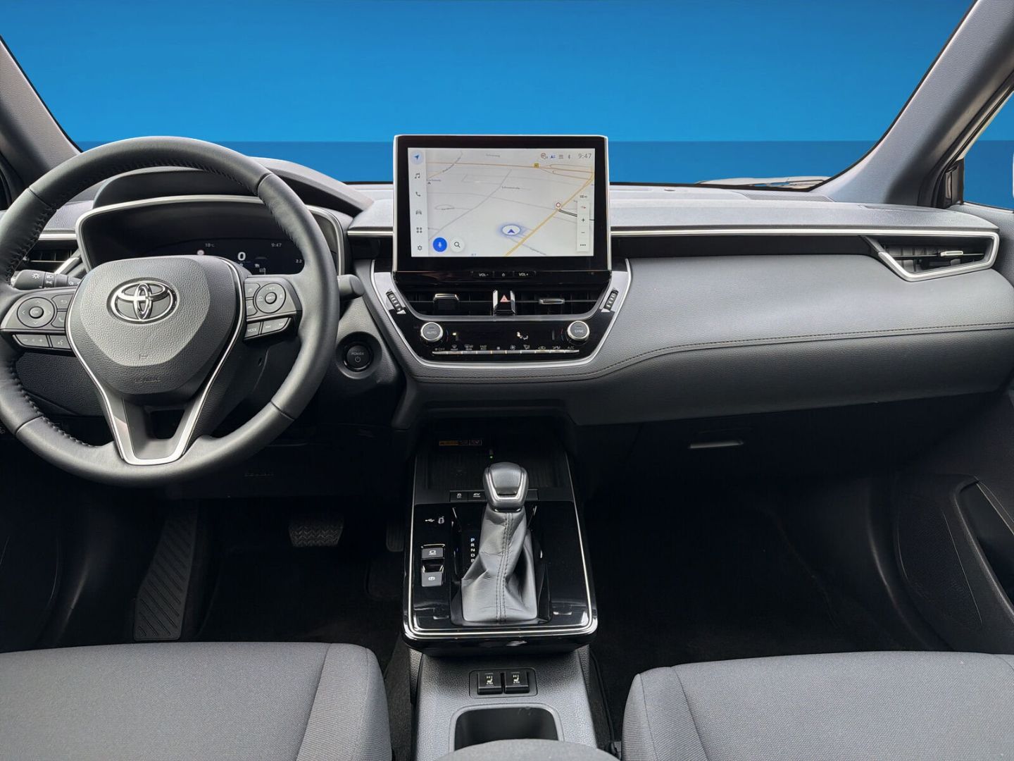 Fahrzeug 14 Fahrzeugabbildung Toyota Corolla Cross 2.0 Hybrid Teamplayer Deutschland - mit KI generiert/bearbeitet