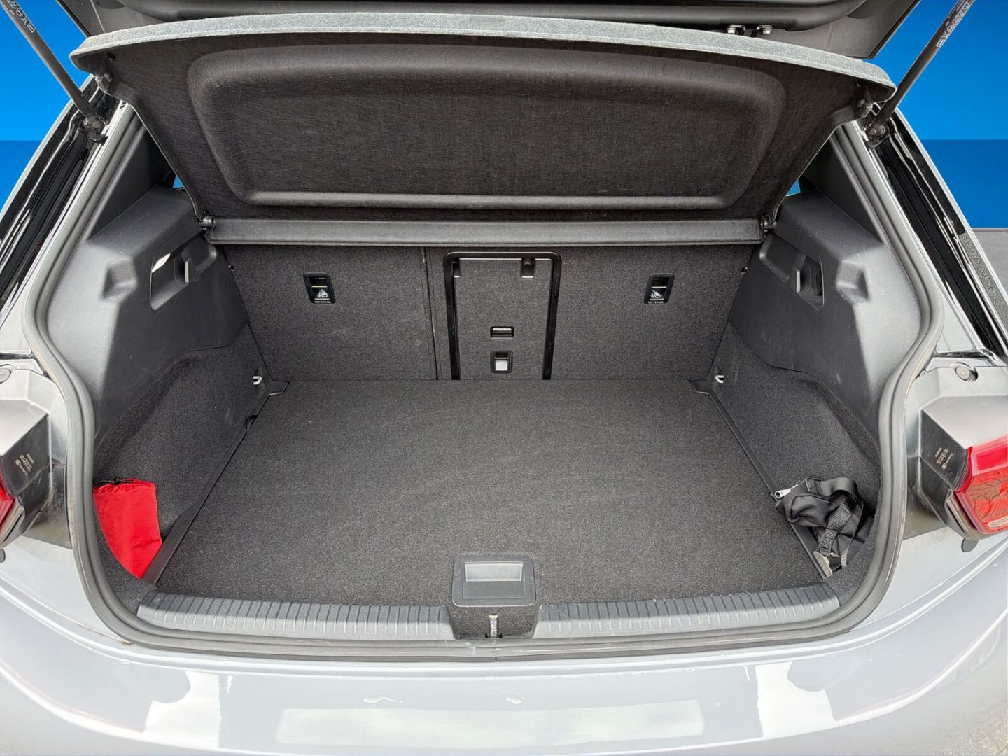Fahrzeug 11 Fahrzeugabbildung Volkswagen ID.3 Pro 150 kW Move Rear View LED Clima - mit KI generiert/bearbeitet