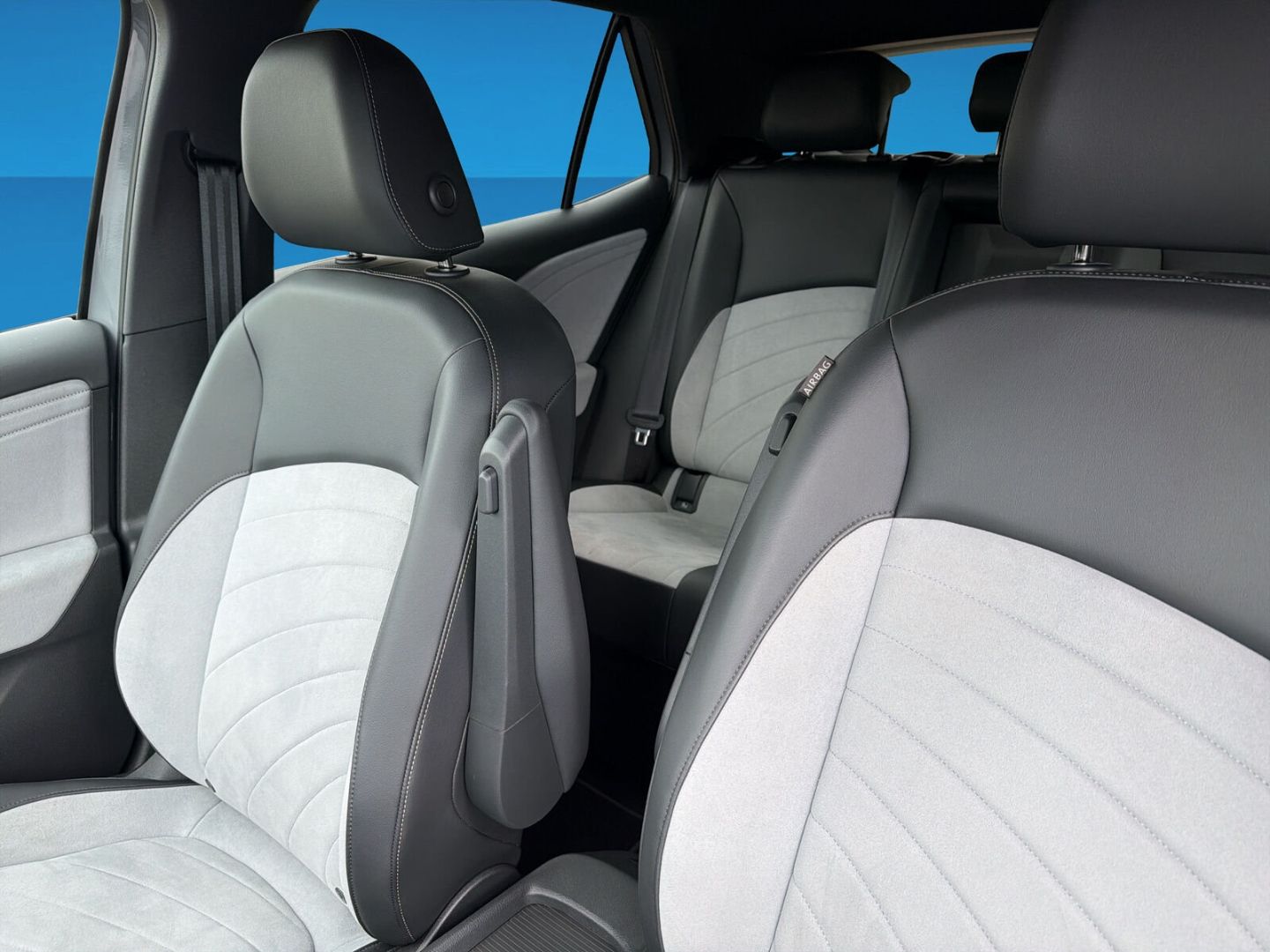 Fahrzeug 15 Fahrzeugabbildung Volkswagen ID.3 Pro 150 kW Move Rear View LED Clima - mit KI generiert/bearbeitet
