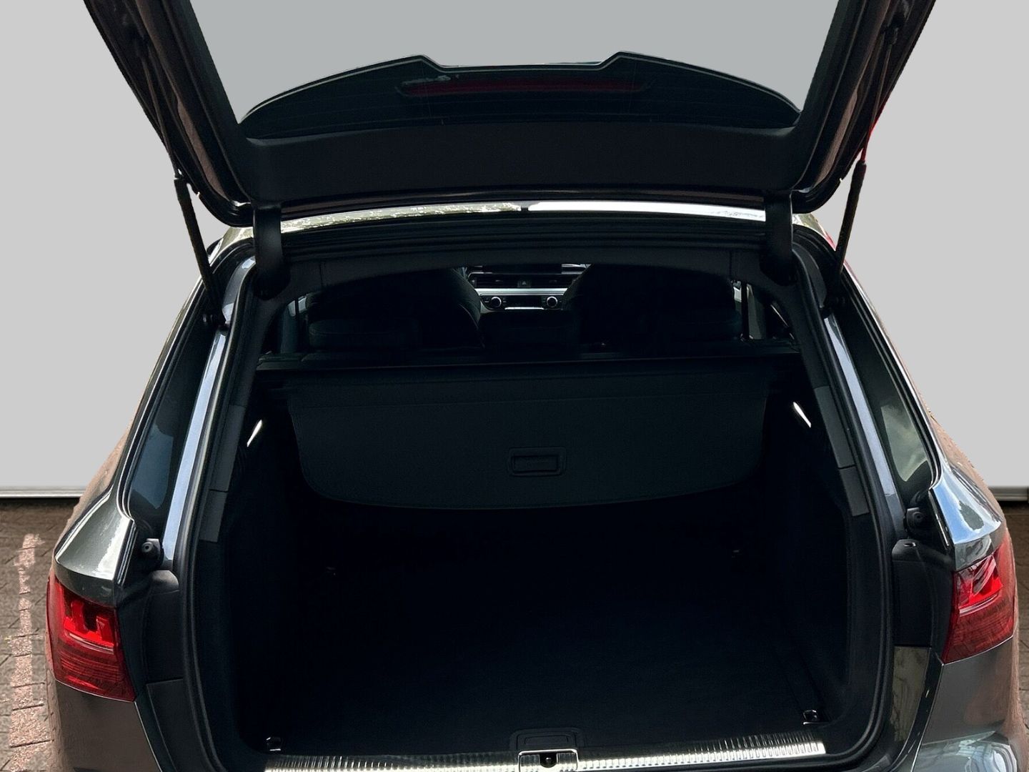 Fahrzeug 15 Fahrzeugabbildung Audi A4 Avant 35 TDI S-line+competetion+LED+KAMERA+NA