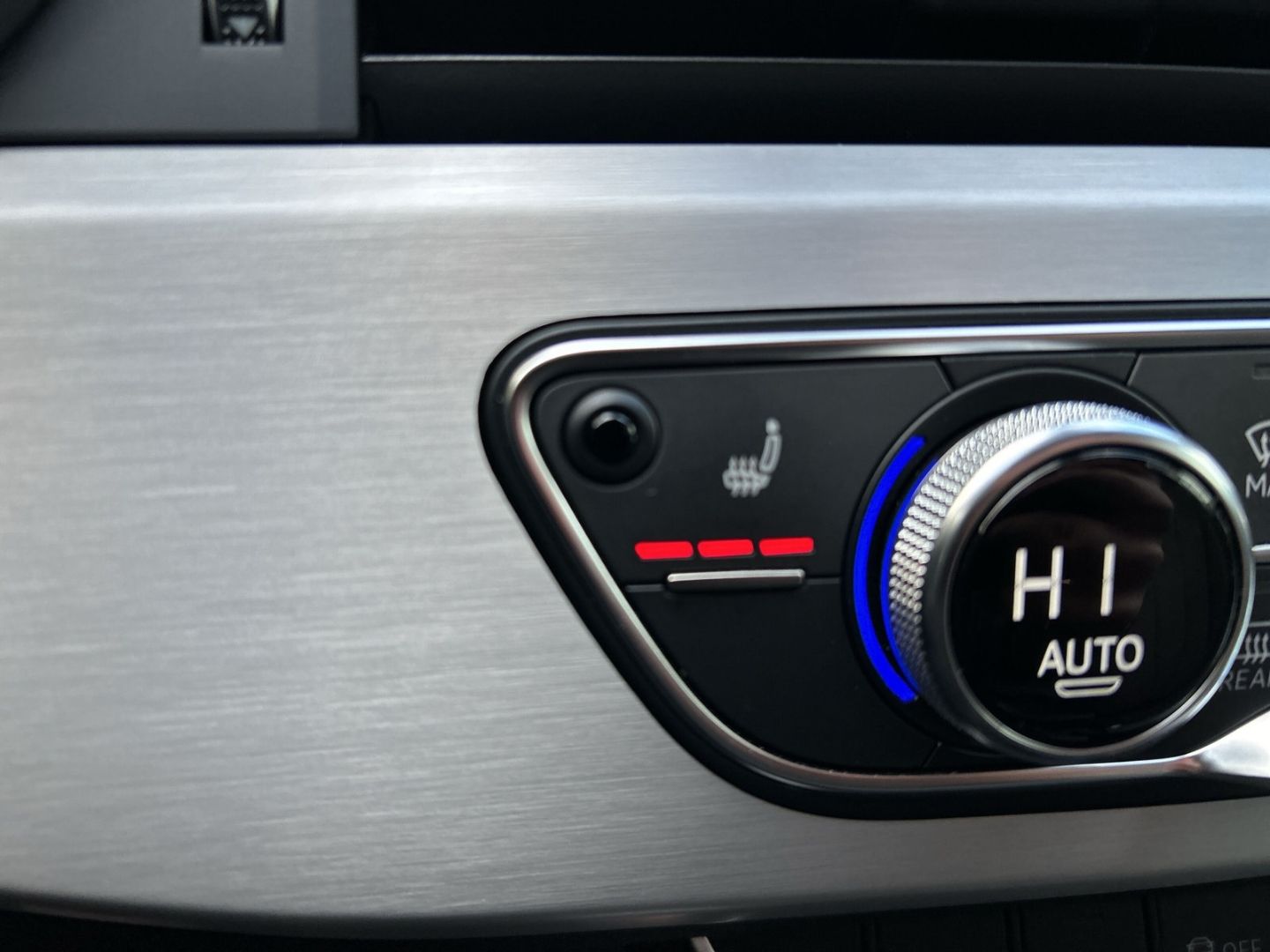 Fahrzeug 21 Fahrzeugabbildung Audi A4 Avant 35 TDI S-line+competetion+LED+KAMERA+NA